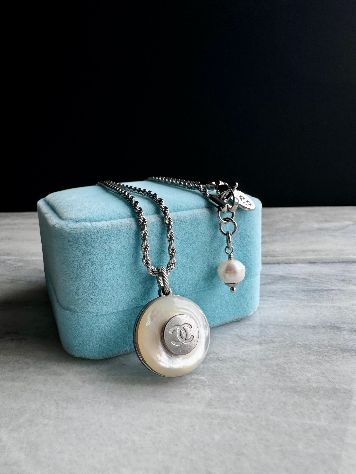 🤍 MOTHER OF PEARL One of a kind Authentic Reworked button necklace