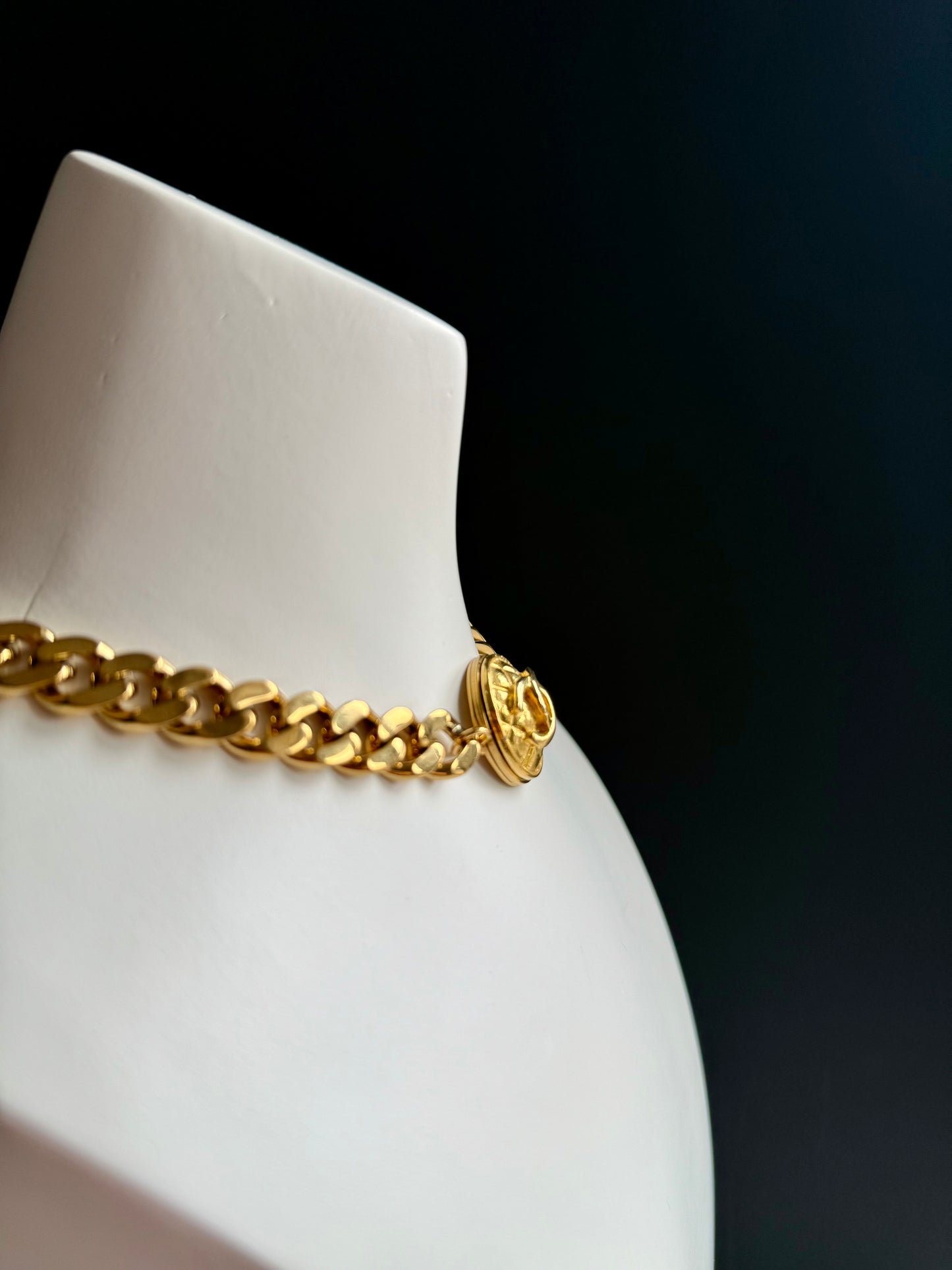 ✨Authentic Vintage chunky reworked button choker