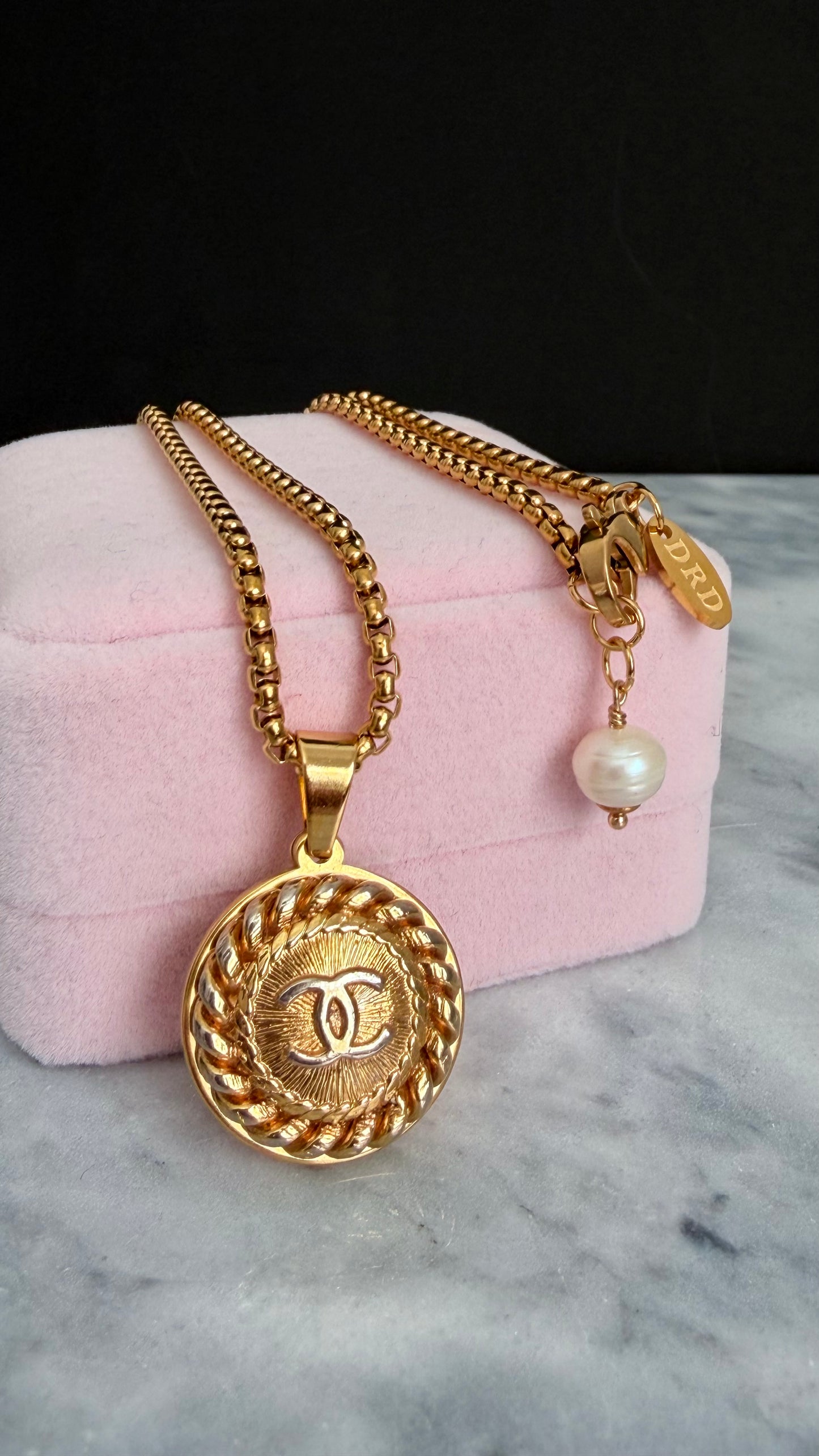 ✨Super rare Vintage Authentic reworked Gold button Necklace