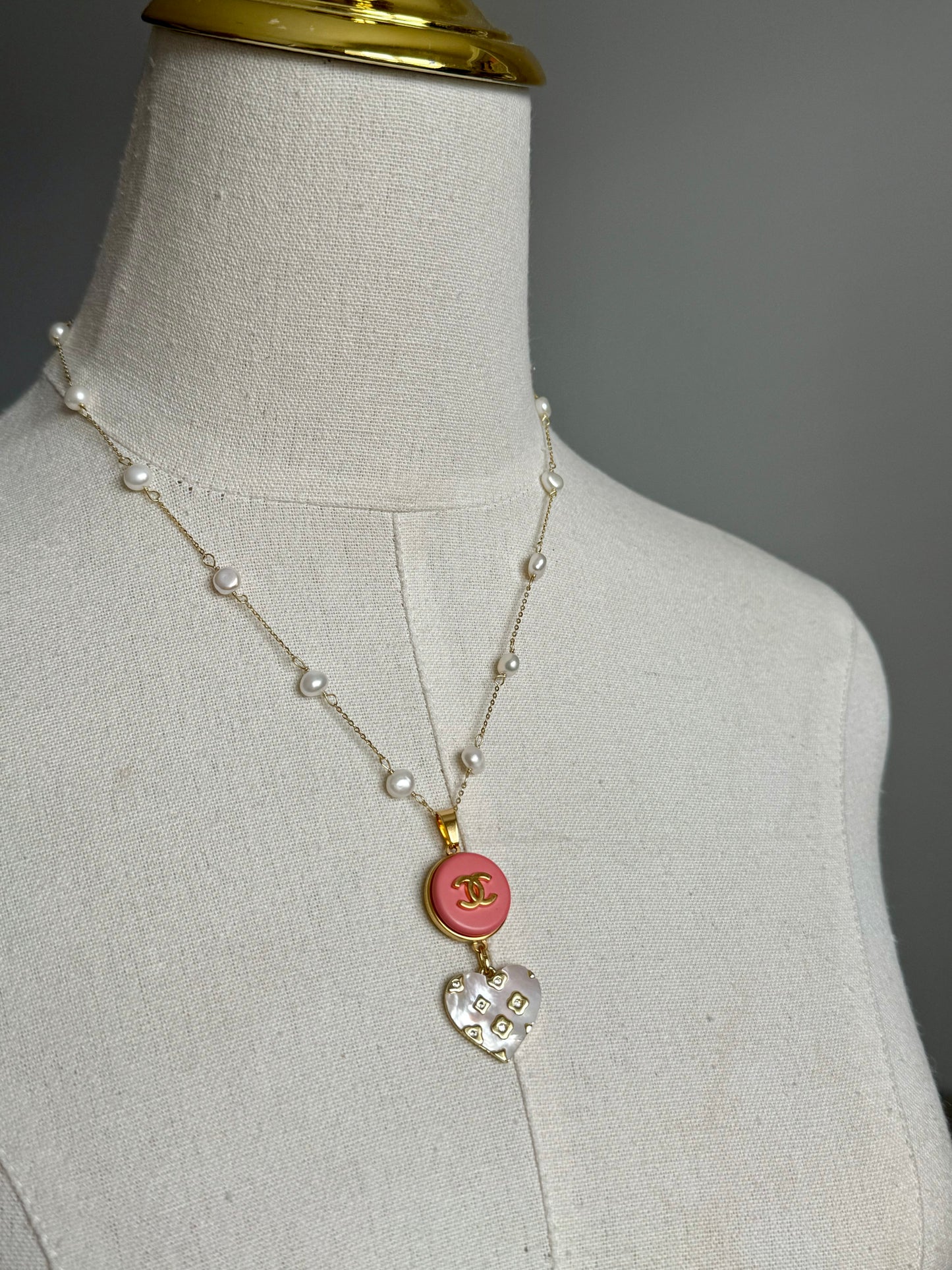 🌸 One of a kind delicate Authentic Reworked button necklace - 1 out of 2 smaller size