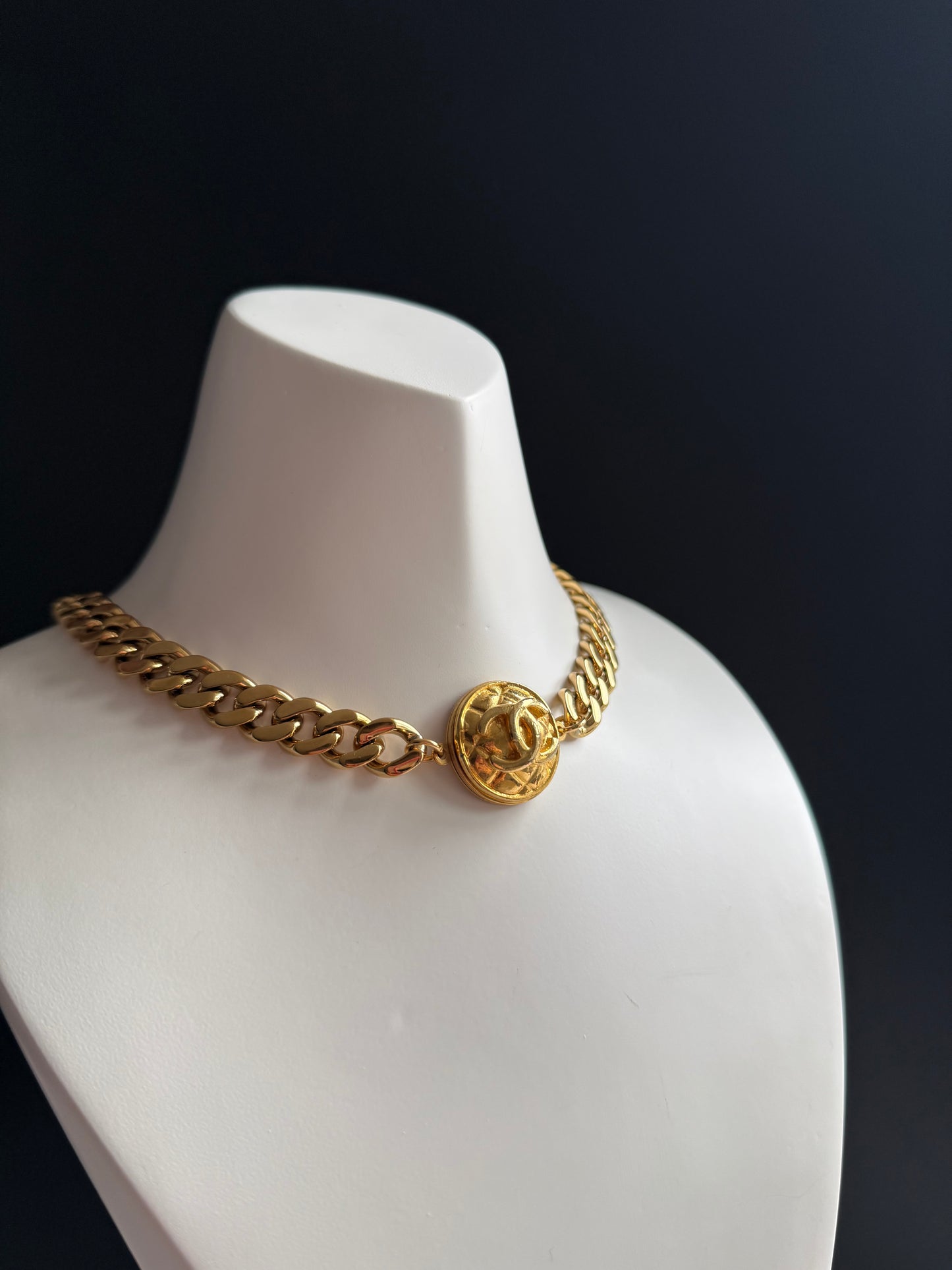 ✨Authentic Vintage chunky reworked button choker