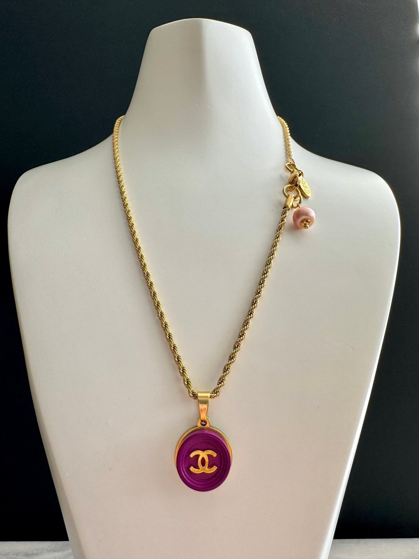 💜 EXTREMELY RARE reworked small purple button necklace