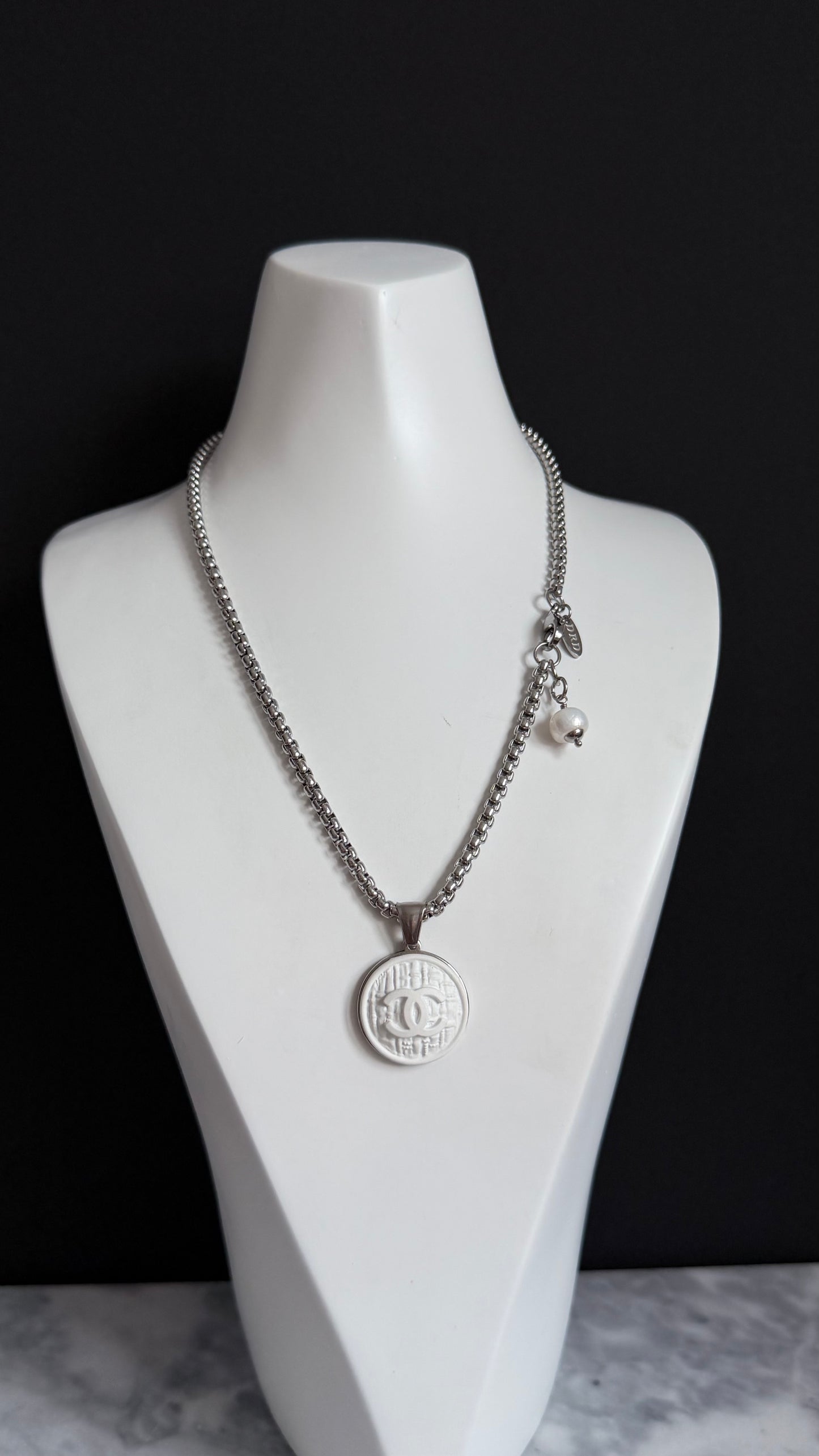 🤍 Extremely rare Vintage Authentic reworked button Necklace - ONE OF A KIND