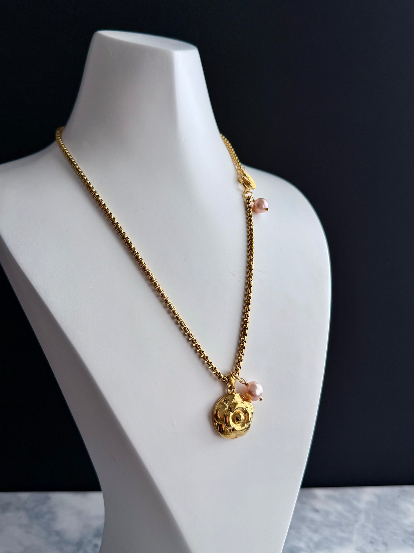🌼 CAMELLIA 🌼 Extremely rare Vintage Authentic reworked Gold button Necklace with pink pearls - ONE OF A KIND