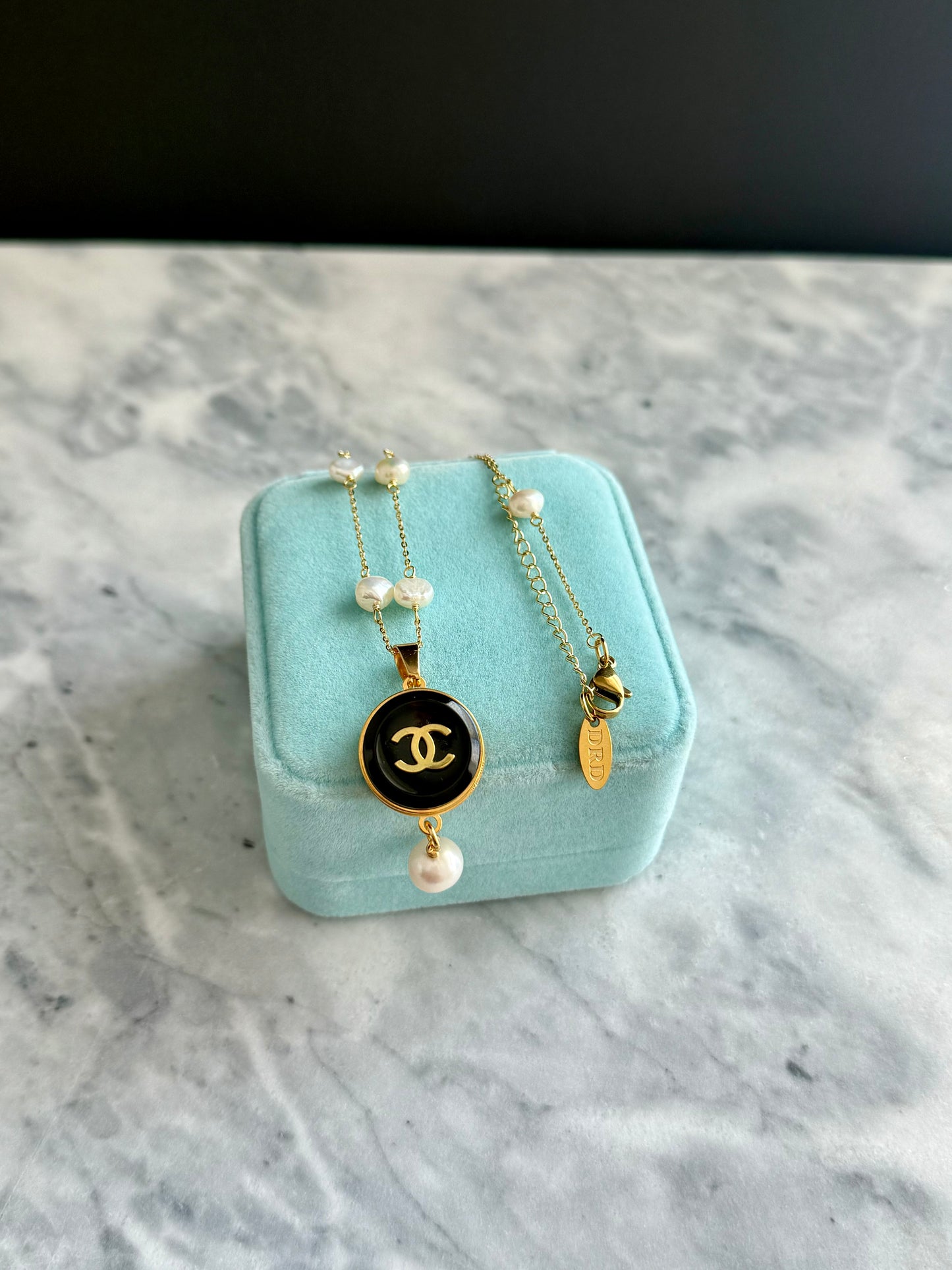 🖤 One of a kind delicate Rare Vintage Authentic Reworked button necklace
