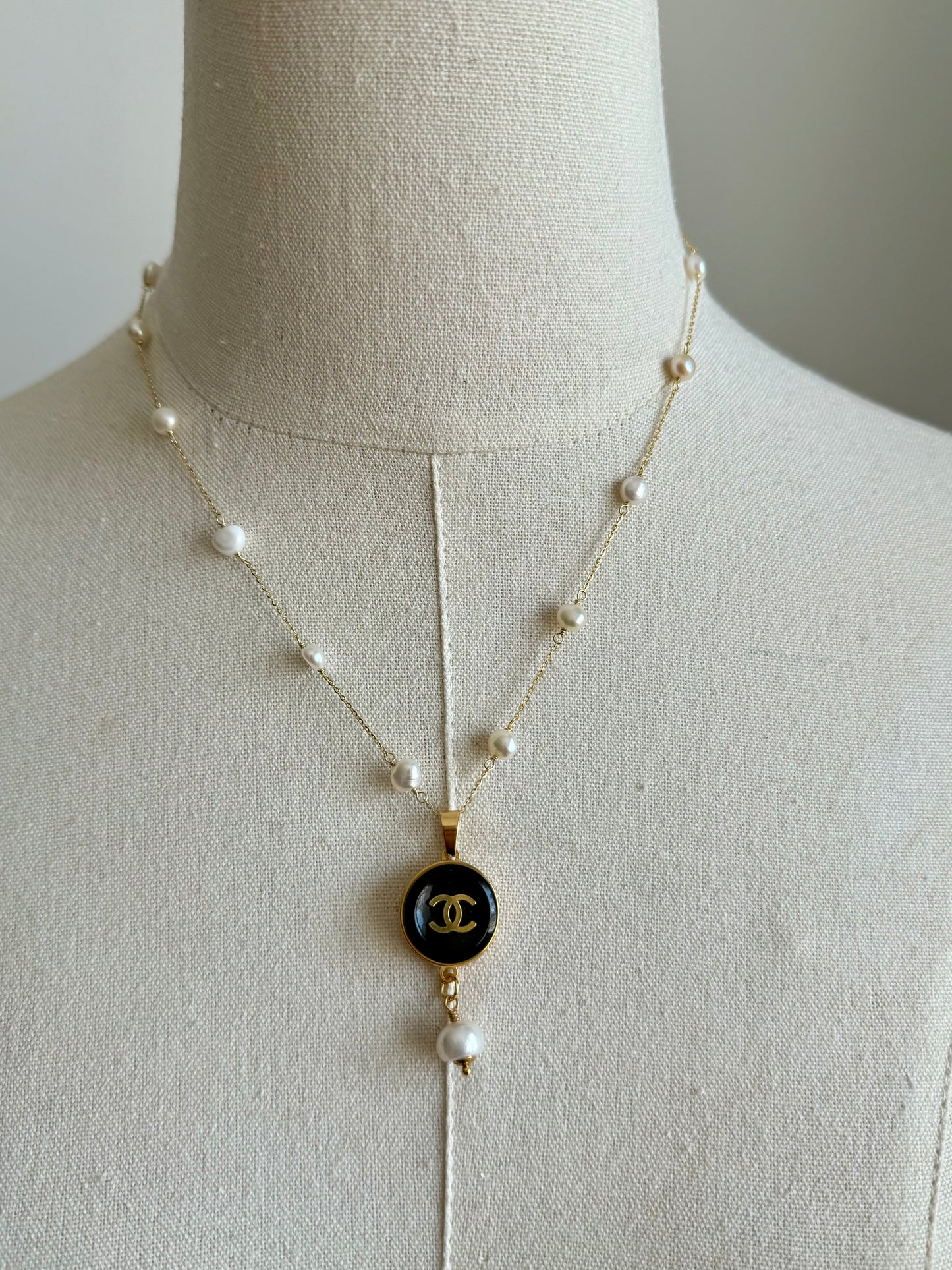 🖤 One of a kind delicate Rare Vintage Authentic Reworked button necklace