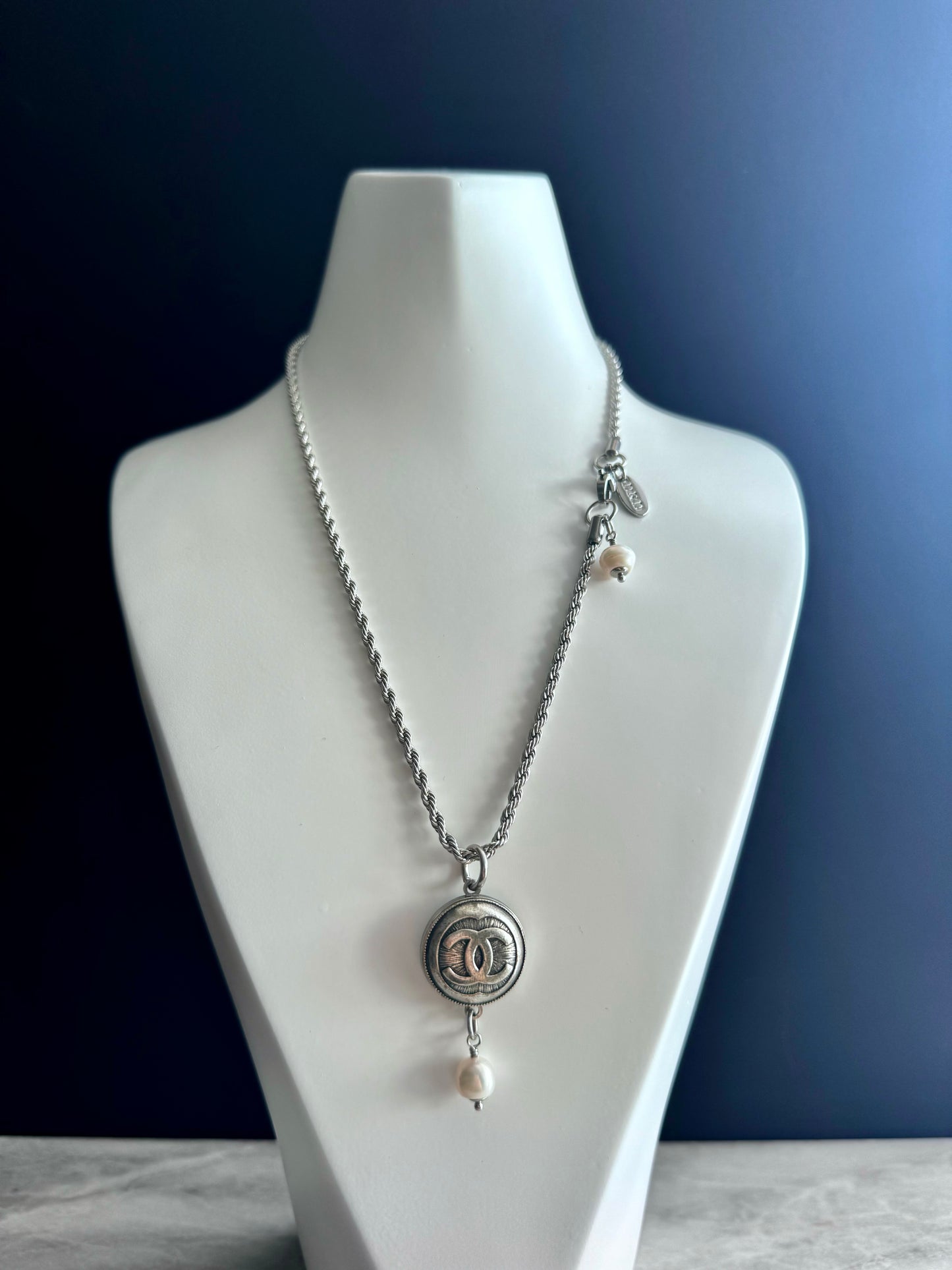 🖤 Authentic Vintage Reworked silver Button necklace