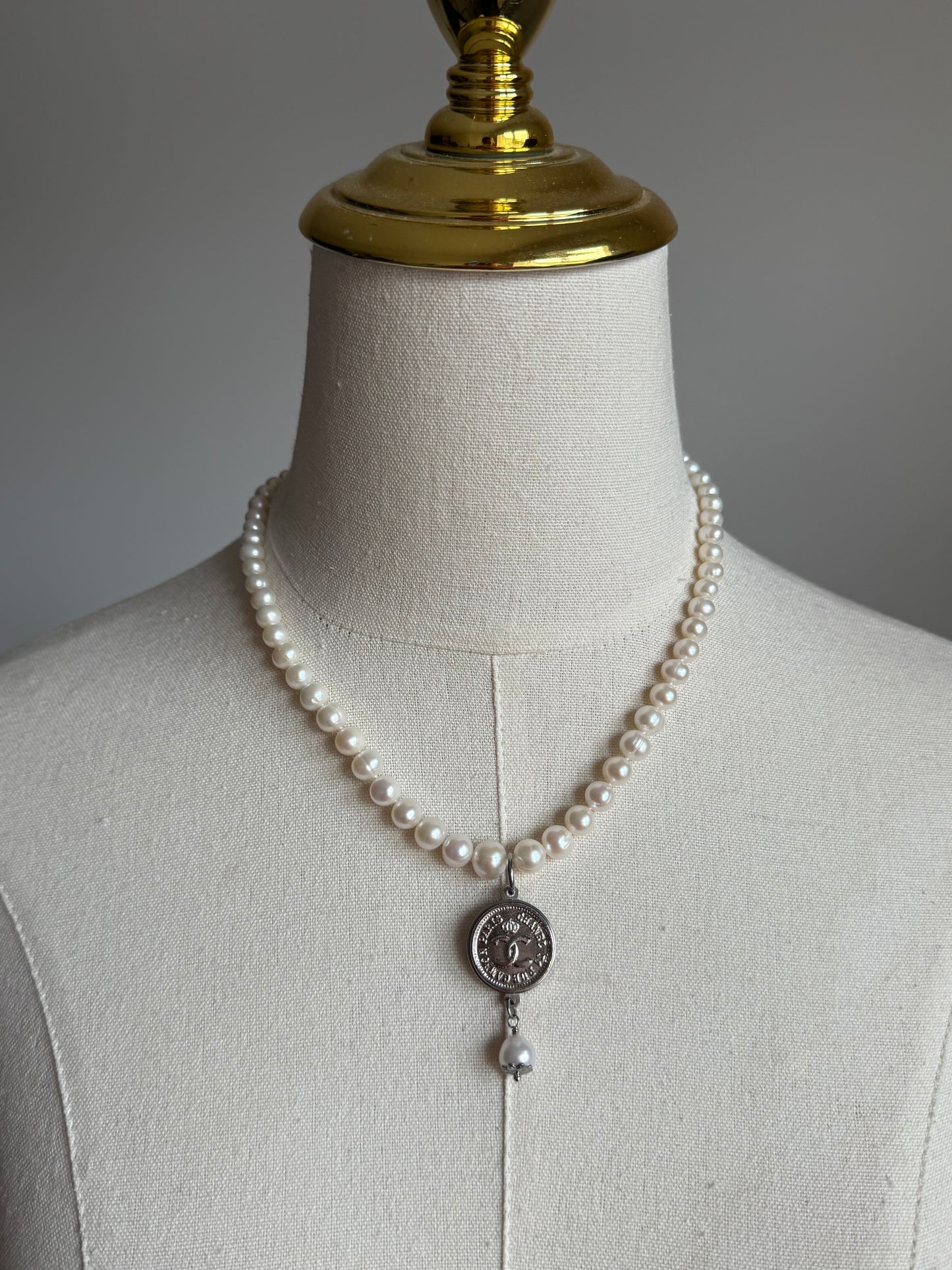 🤍 ONE OF A KIND - Authentic silver Button genuine pearl Necklace