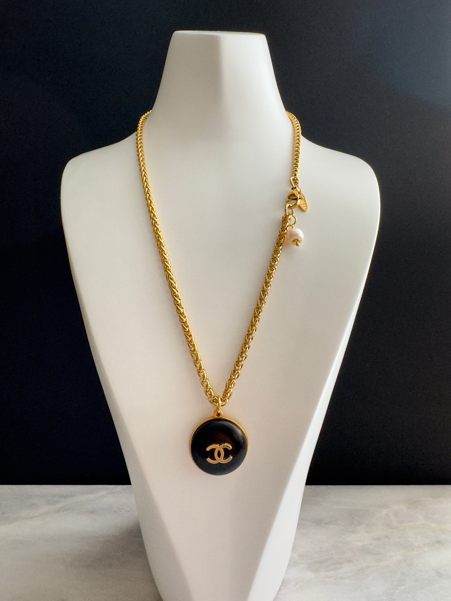 🖤 Large super rare reworked black button necklace