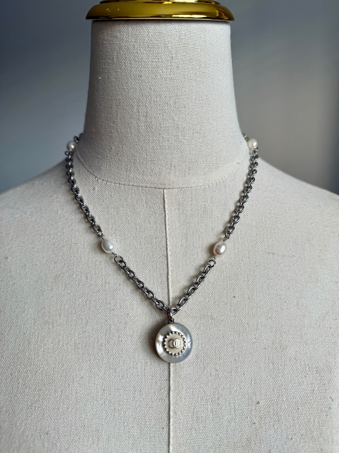 🤍 Extremely rare Authentic Reworked silver Button Necklace