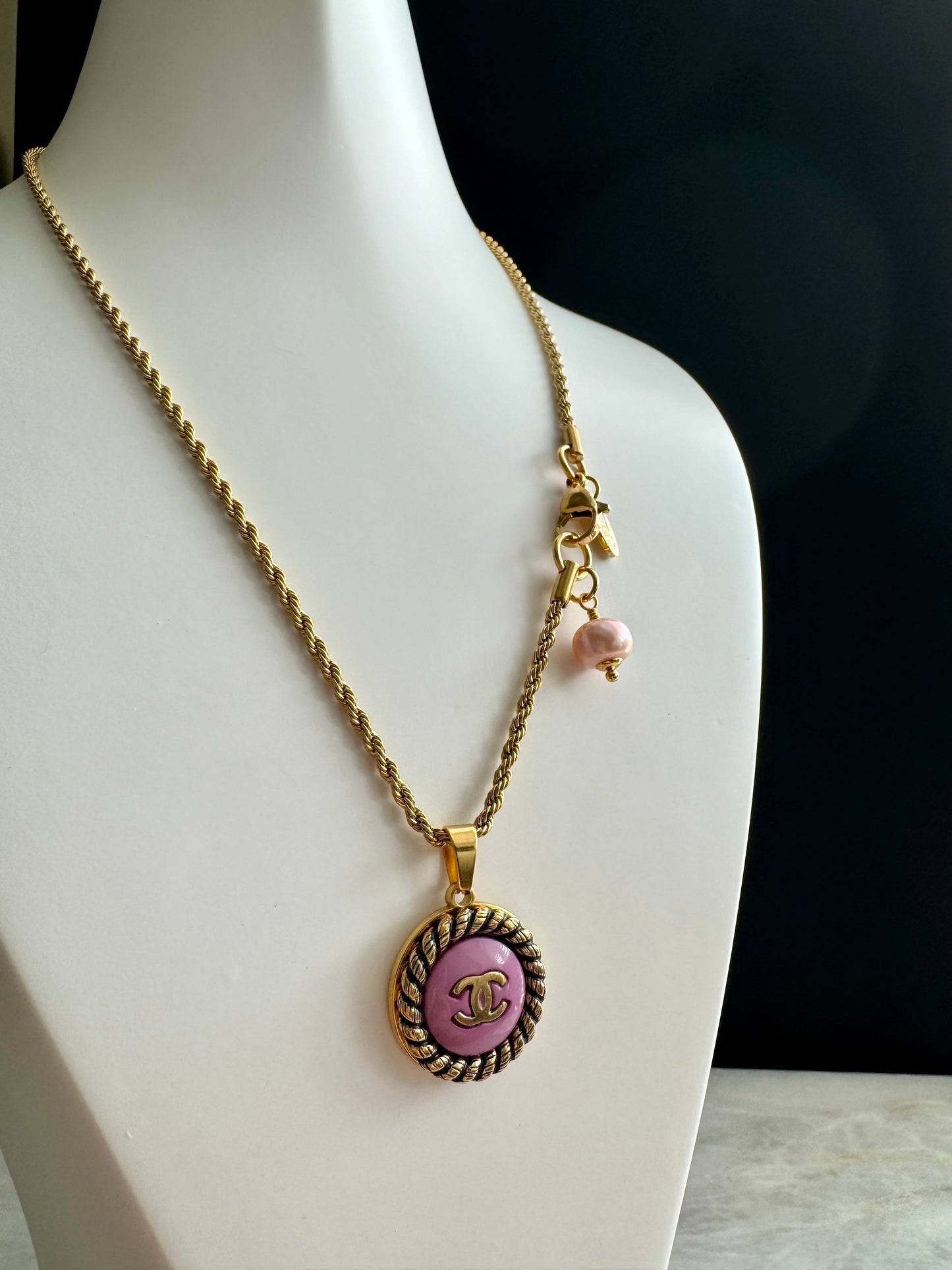 💜 reworked lilac enamel button necklace
