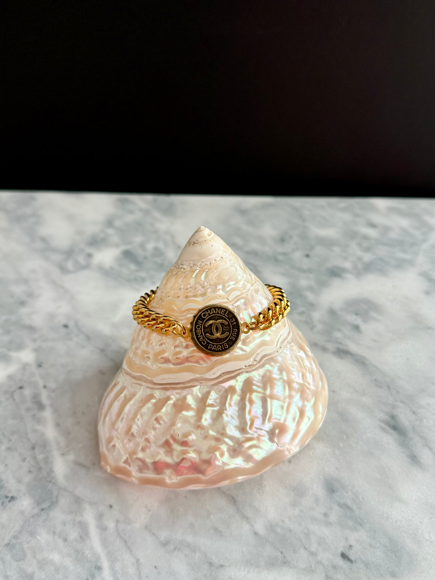 💛 Extremely rare Authentic Vintage Gold Reworked button bracelet