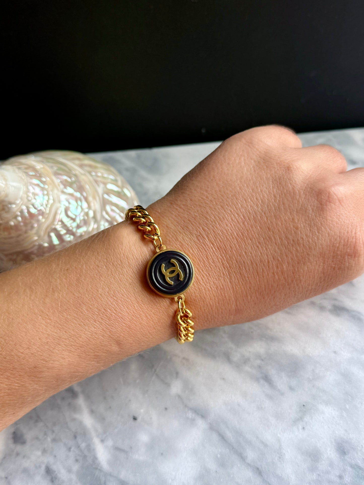 💛 Extremely rare Authentic Vintage Gold Reworked button bracelet