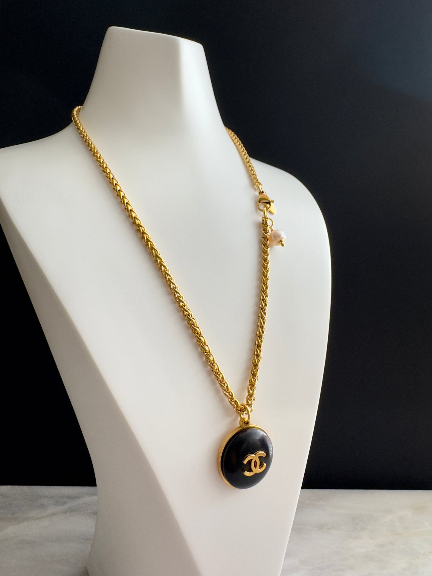 🖤 Large super rare reworked black button necklace
