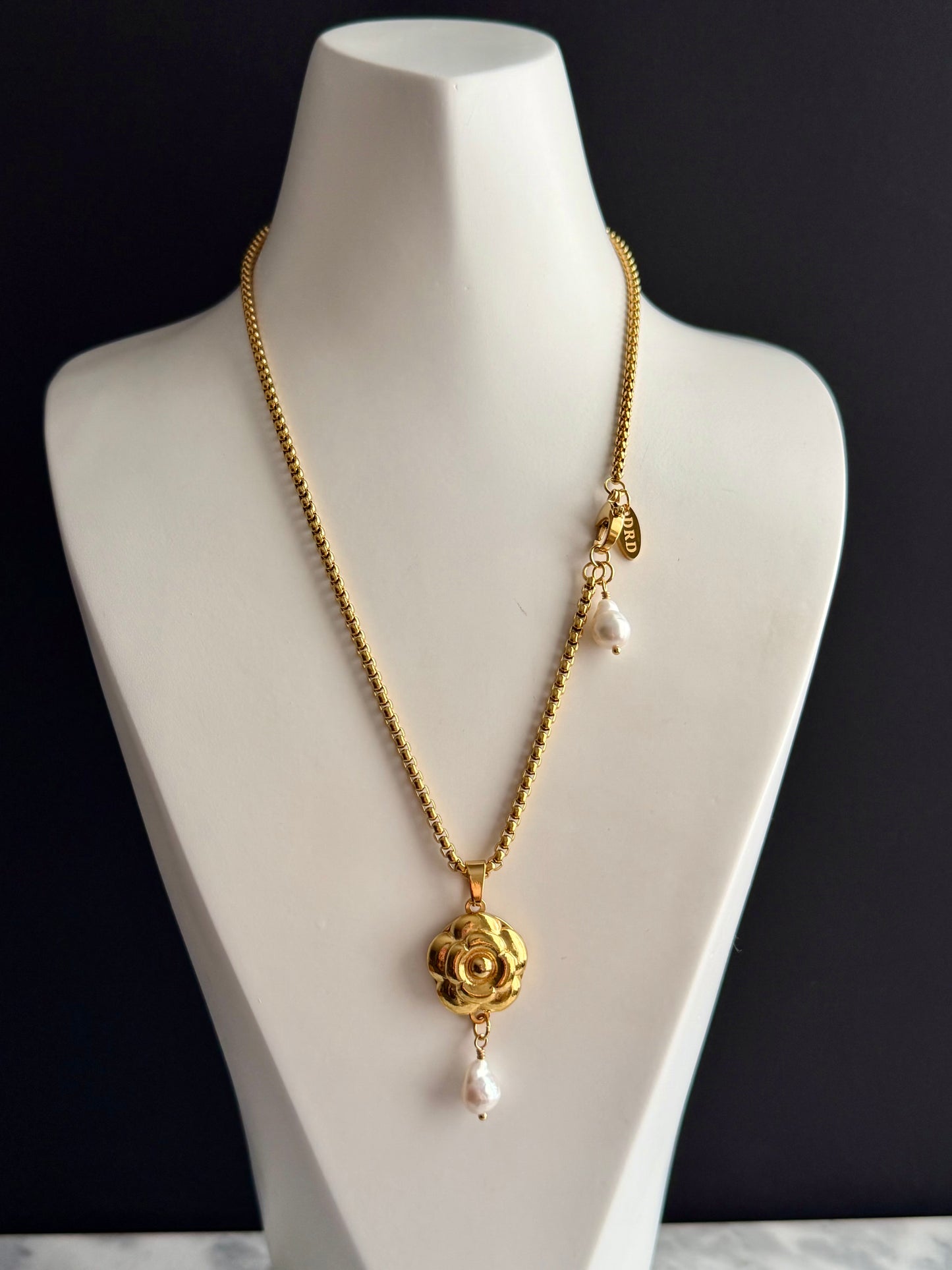 🌼 CAMELLIA 🌼 Extremely rare Vintage Authentic reworked Gold button Necklace - ONE OF A KIND