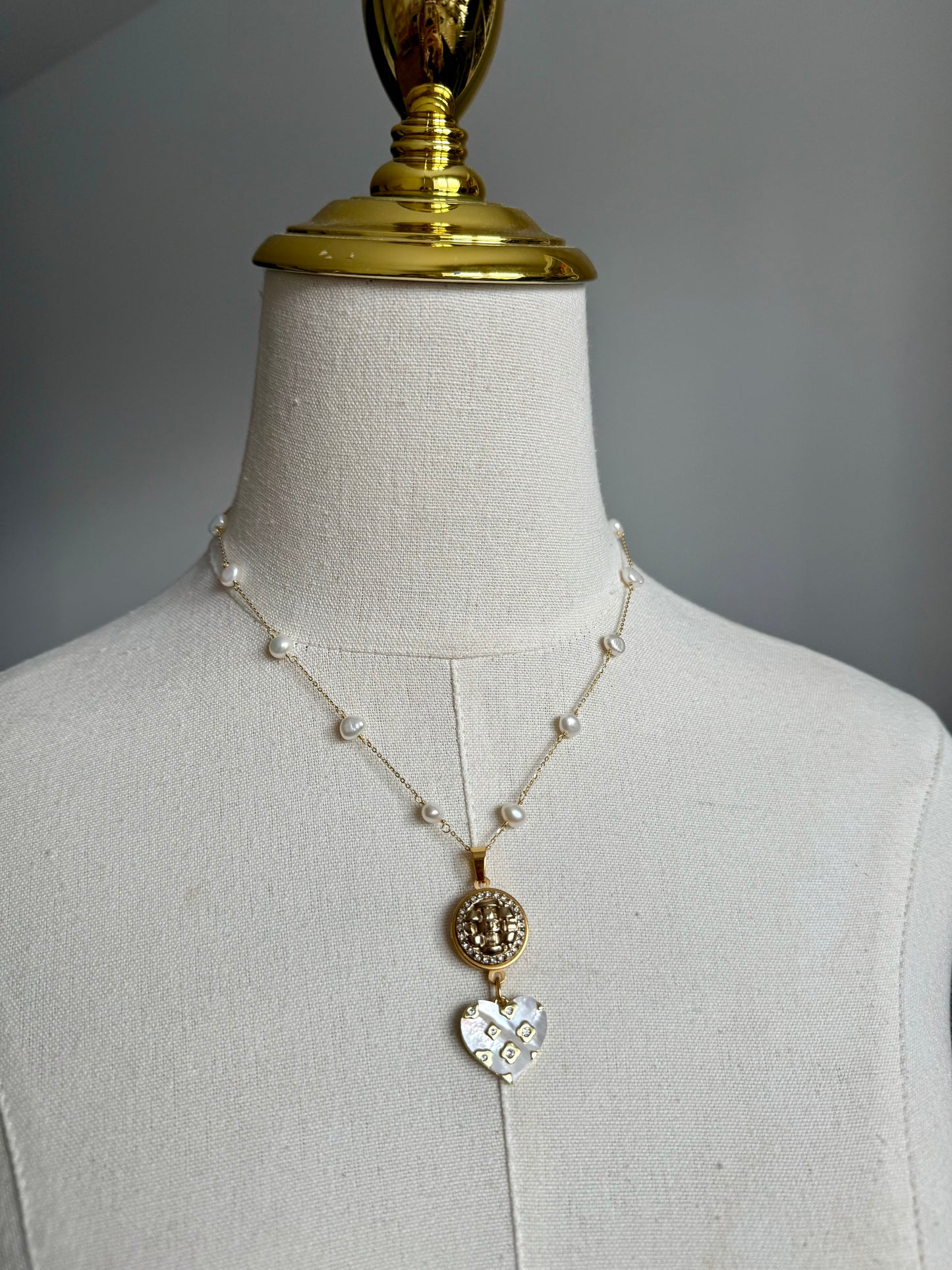 🤍 One of a kind delicate Authentic Reworked button necklace - 1 out of 2 smaller size