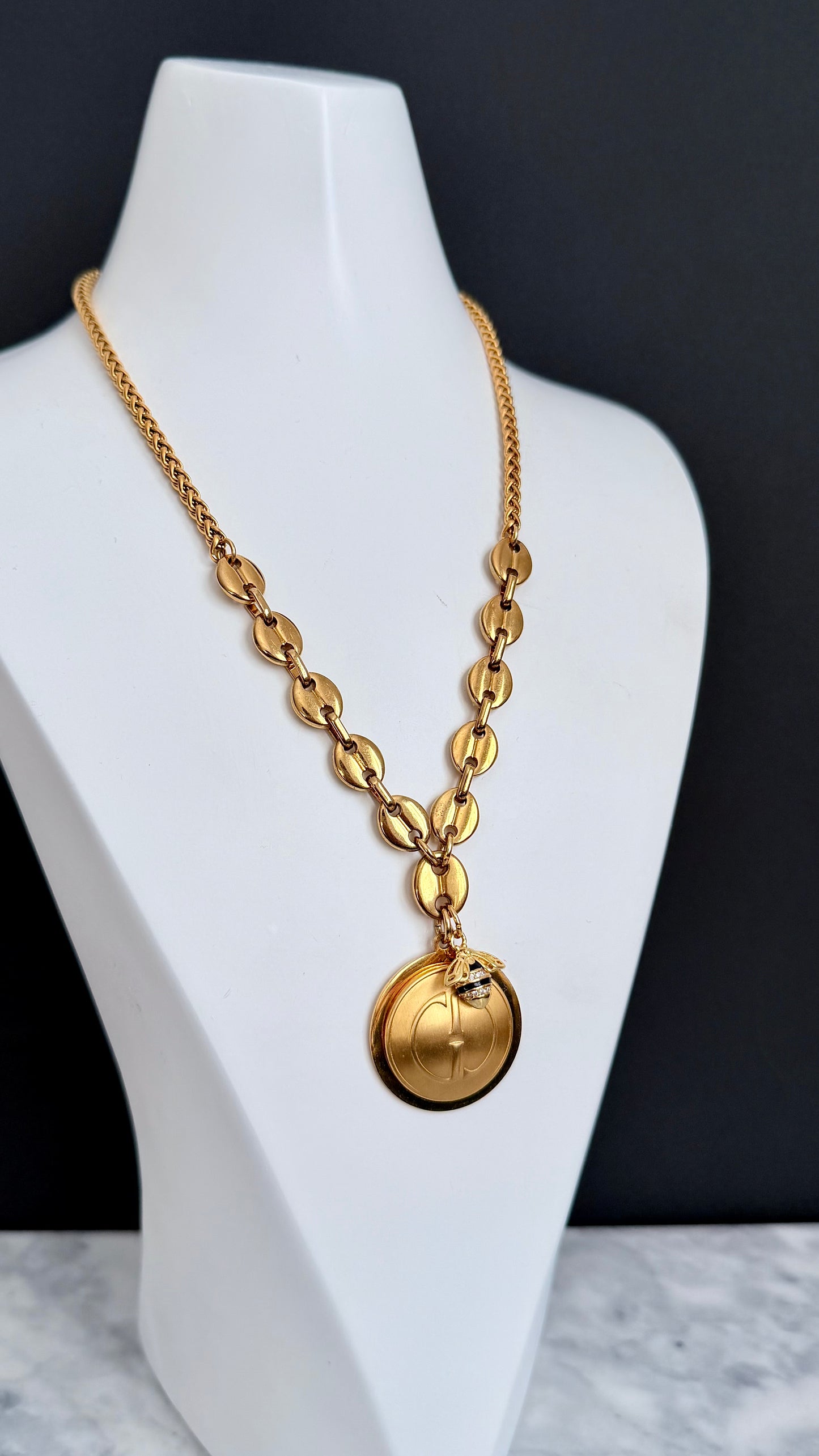 🐝 Gold reworked Vintage Gucci button necklace • high quality