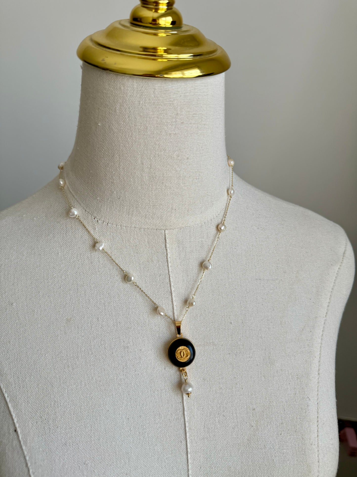 🖤 One of a kind delicate Rare Vintage Authentic Reworked button necklace