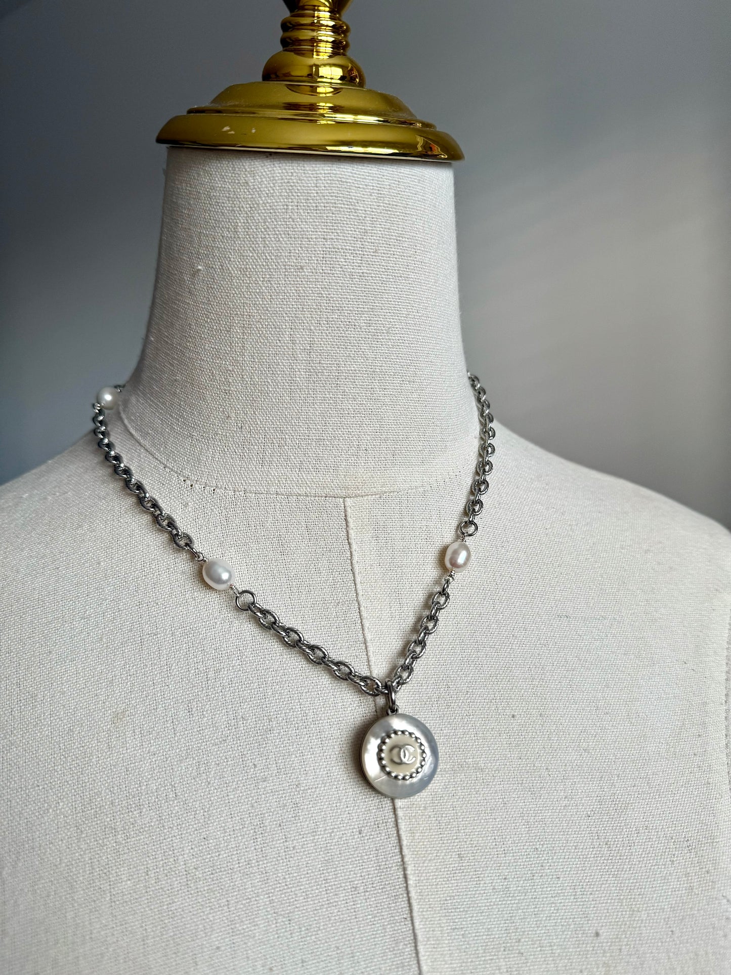 🤍 Extremely rare Authentic Reworked silver Button Necklace