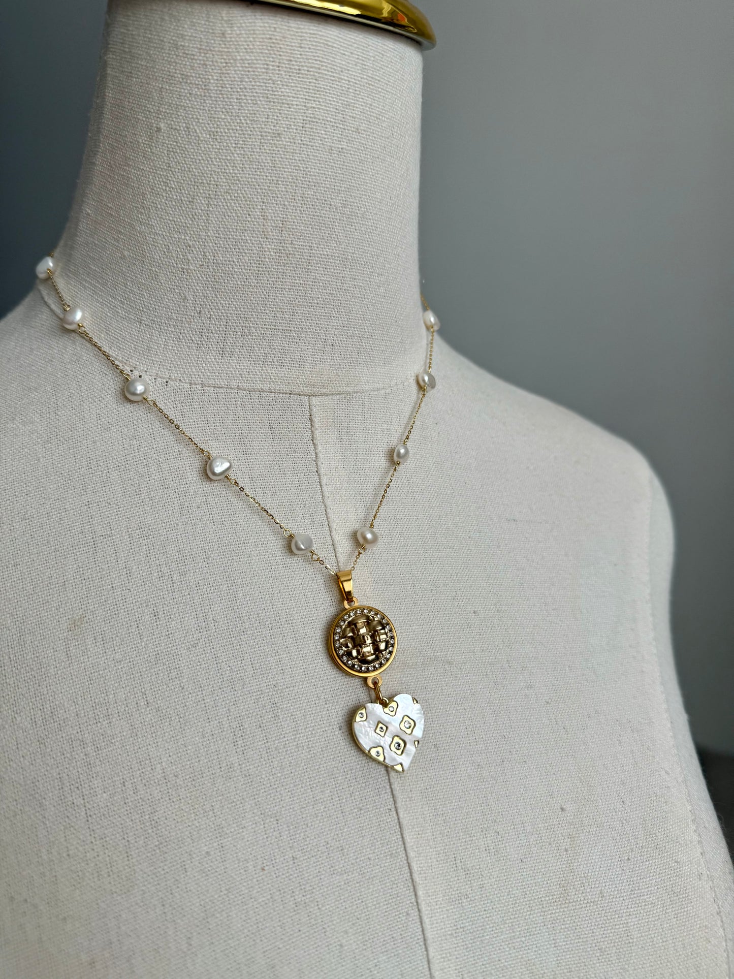 🤍 One of a kind delicate Authentic Reworked button necklace - 1 out of 2 smaller size