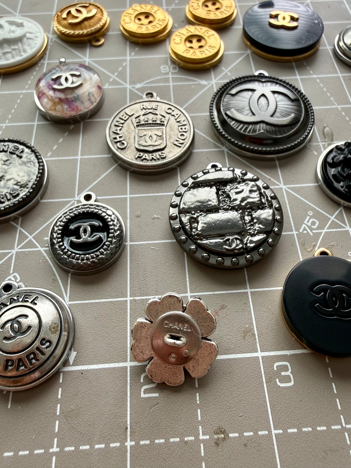🌼 CAMELLIA 🌼 Extremely rare Vintage Authentic reworked silver SMALL button Necklace - ONE OF A KIND