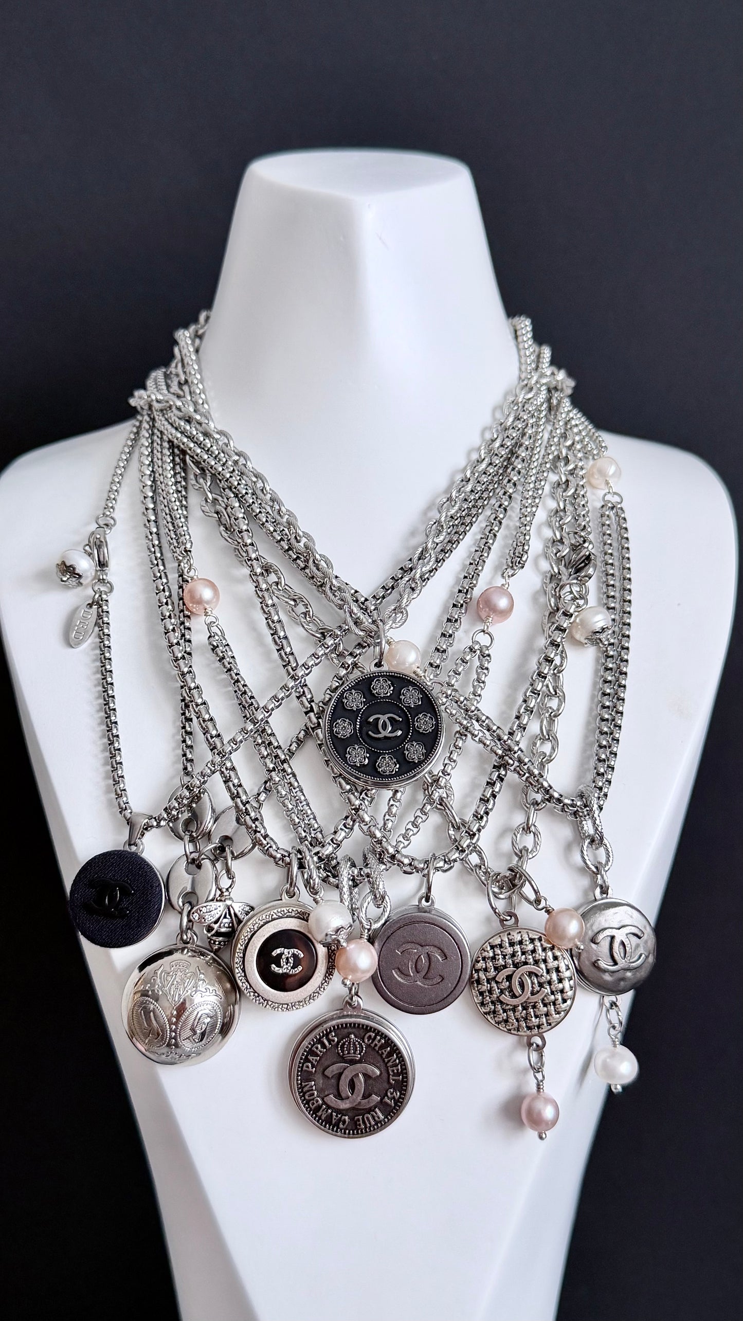 🤍 Extremely rare Vintage Authentic reworked button Necklace - ONE OF A KIND