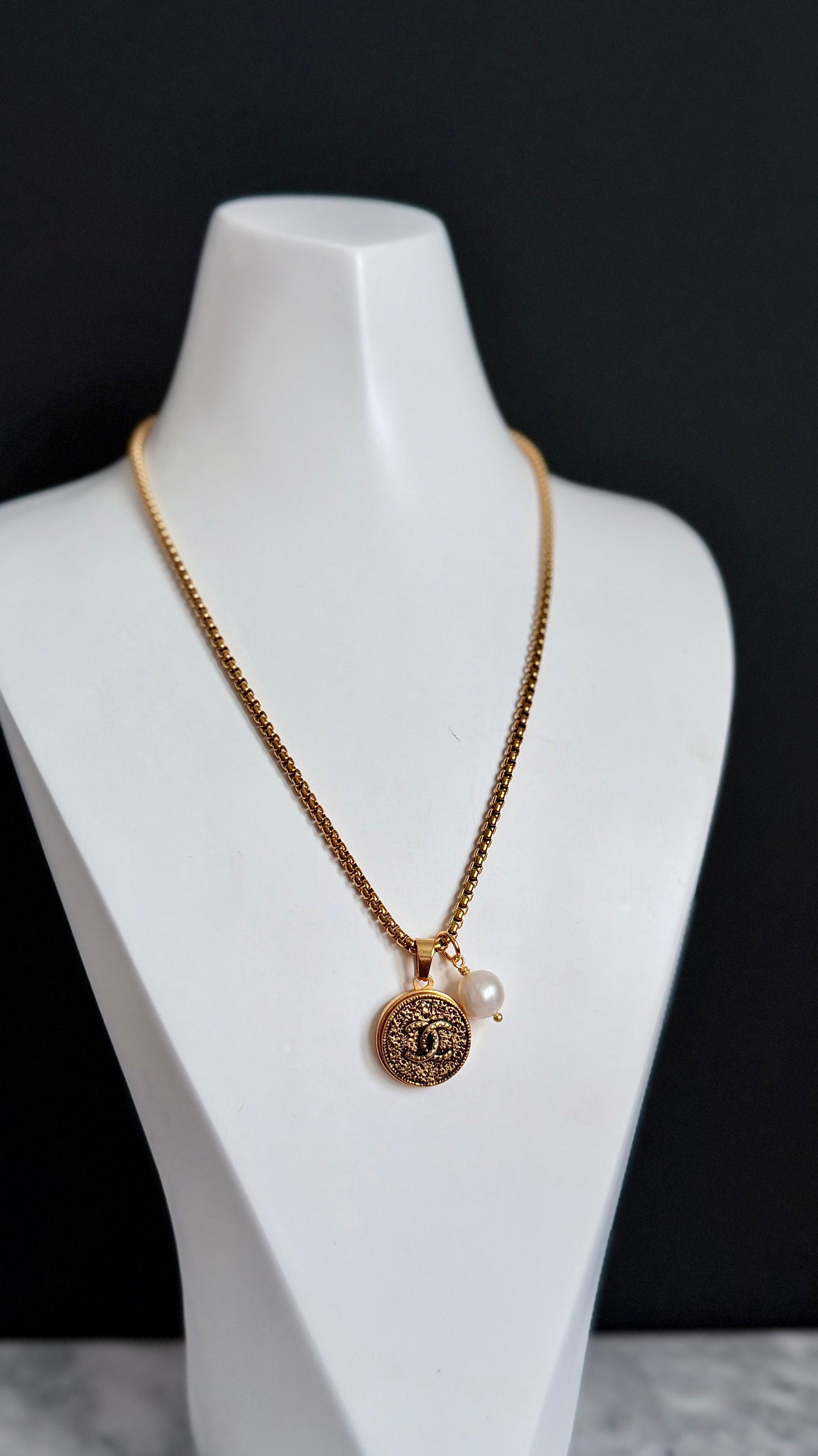 ❤️ EXTREMELY RARE reworked button necklace