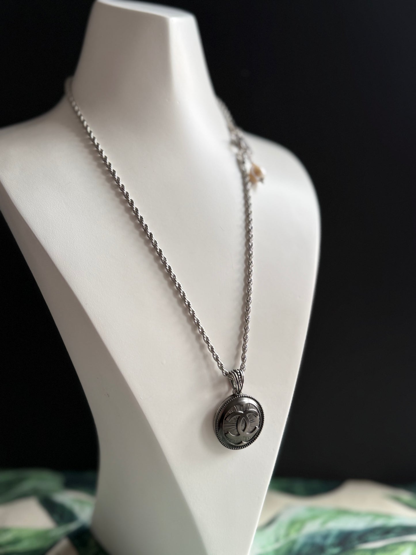 🖤 Authentic Reworked silver LargeButton Necklace l
