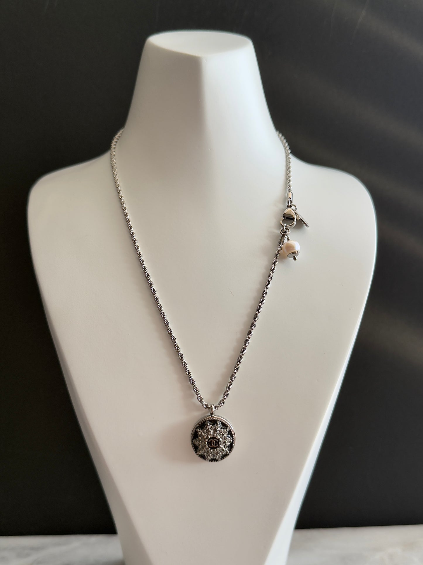 🖤✨ Authentic Reworked silver Button Necklace