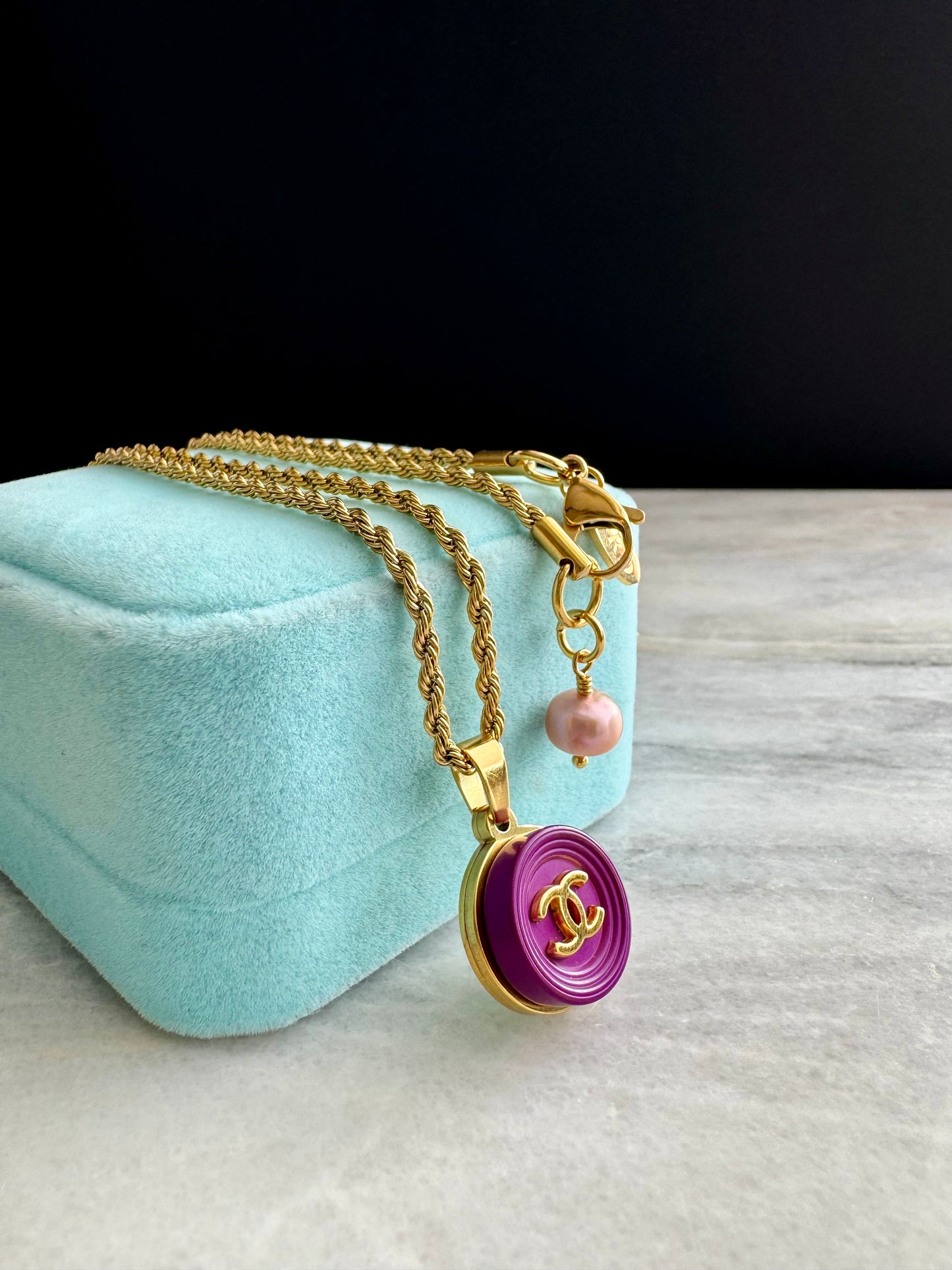 💜 EXTREMELY RARE reworked small purple button necklace
