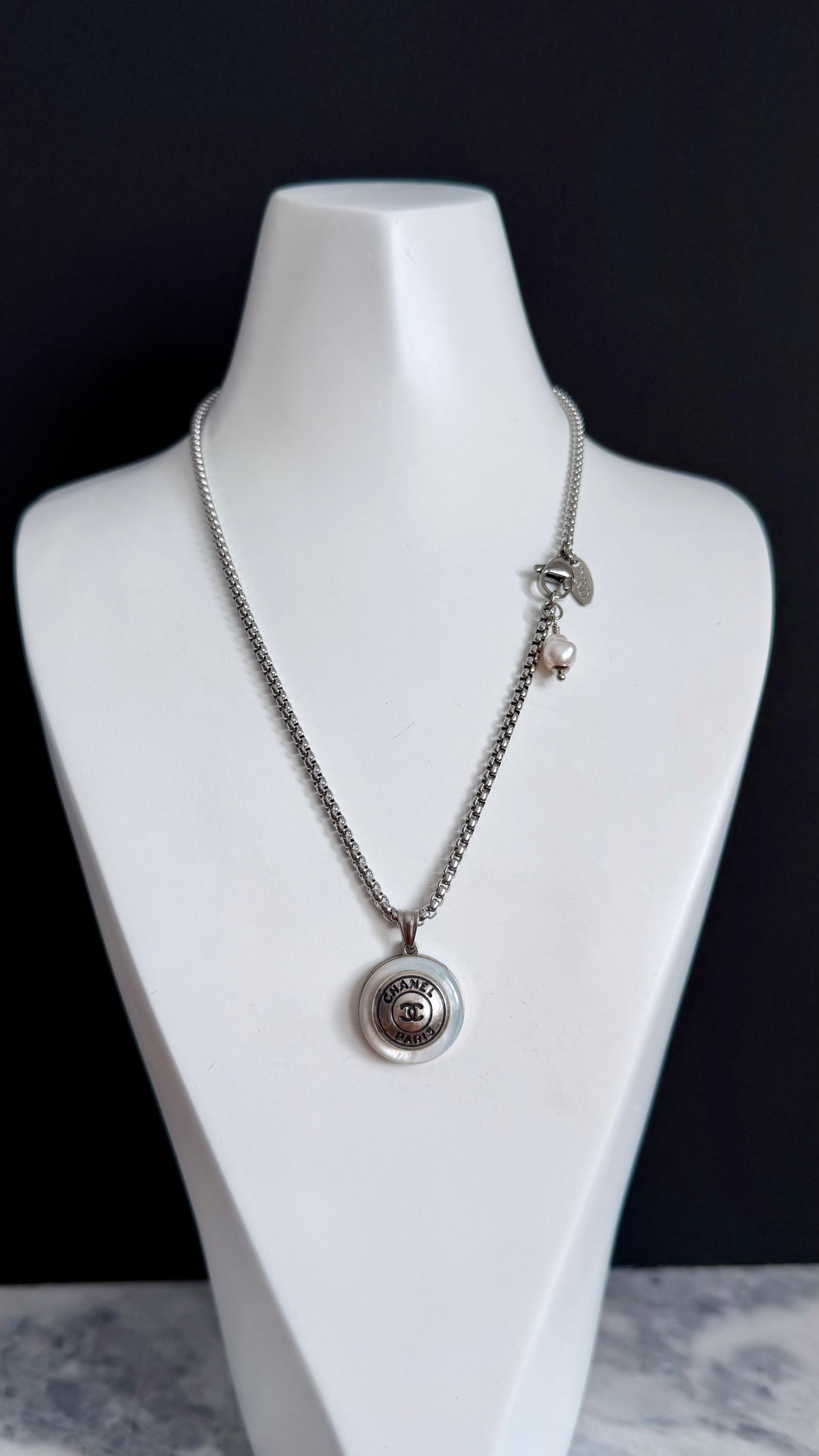 🌸 MOTHER OF PEARL One of a kind Authentic Reworked button necklace