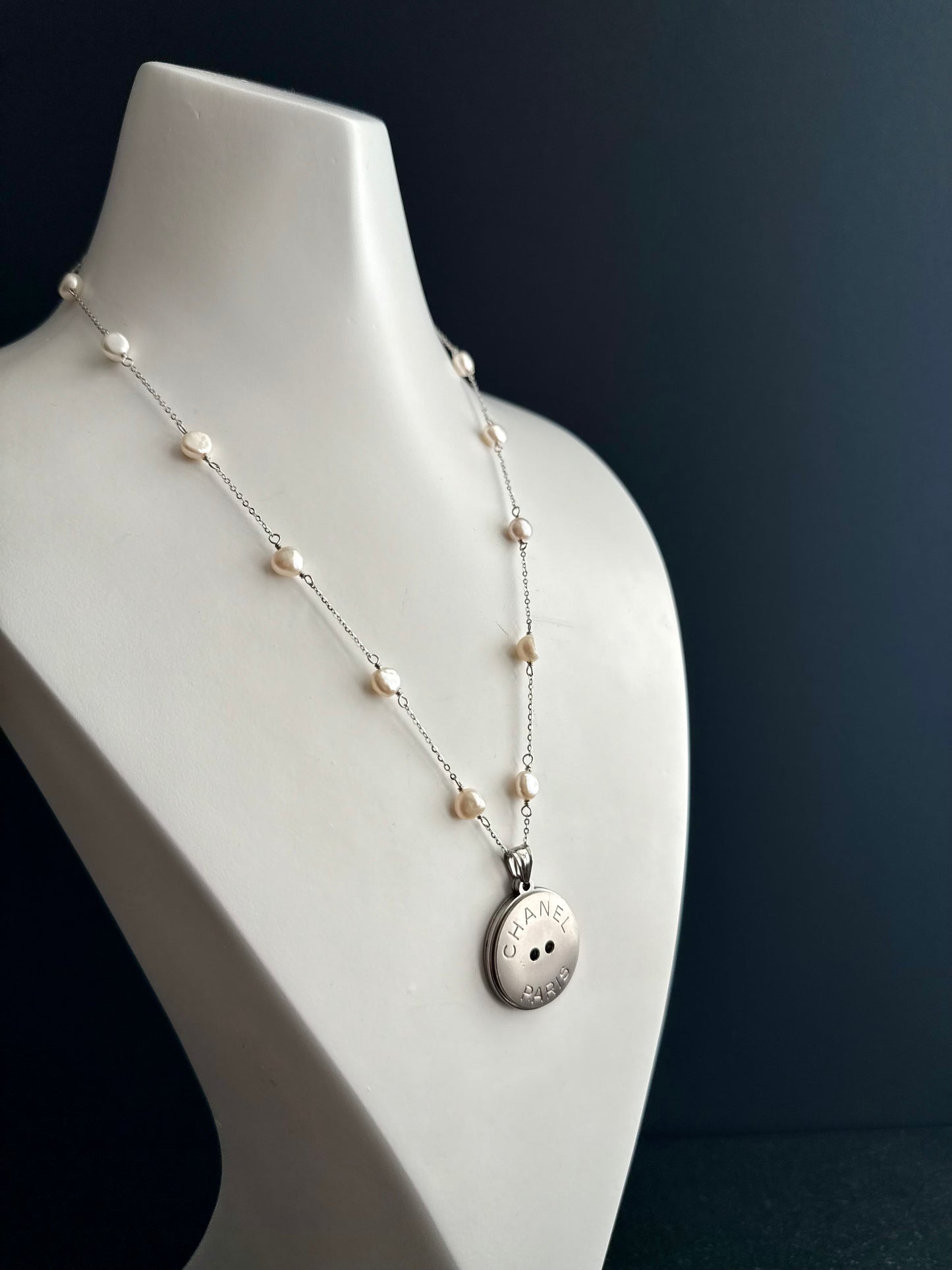 🤍 One of a kind Authentic Reworked button pearl necklace