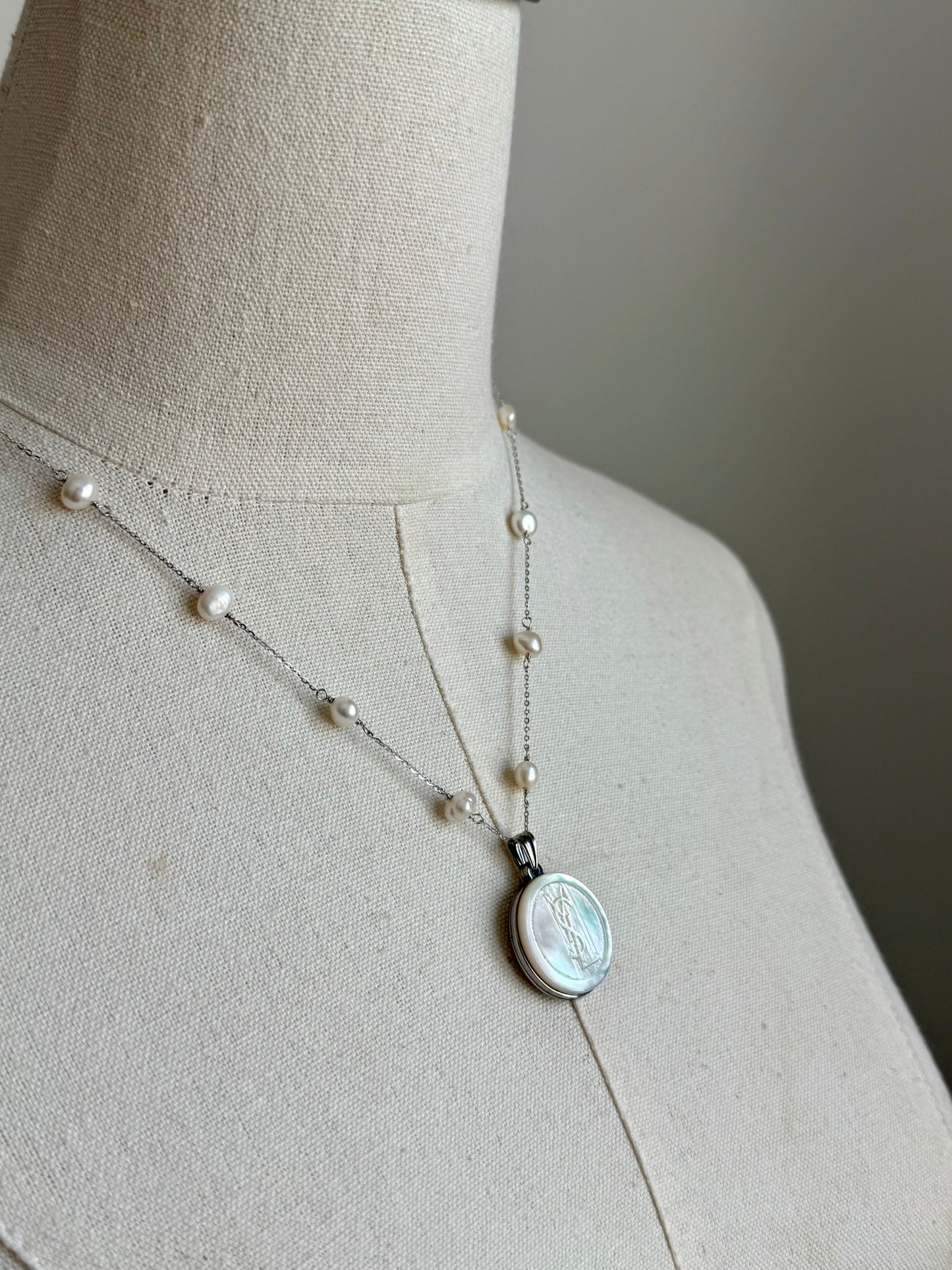 🤍 One of a kind Authentic YSL Reworked button pearl necklace -