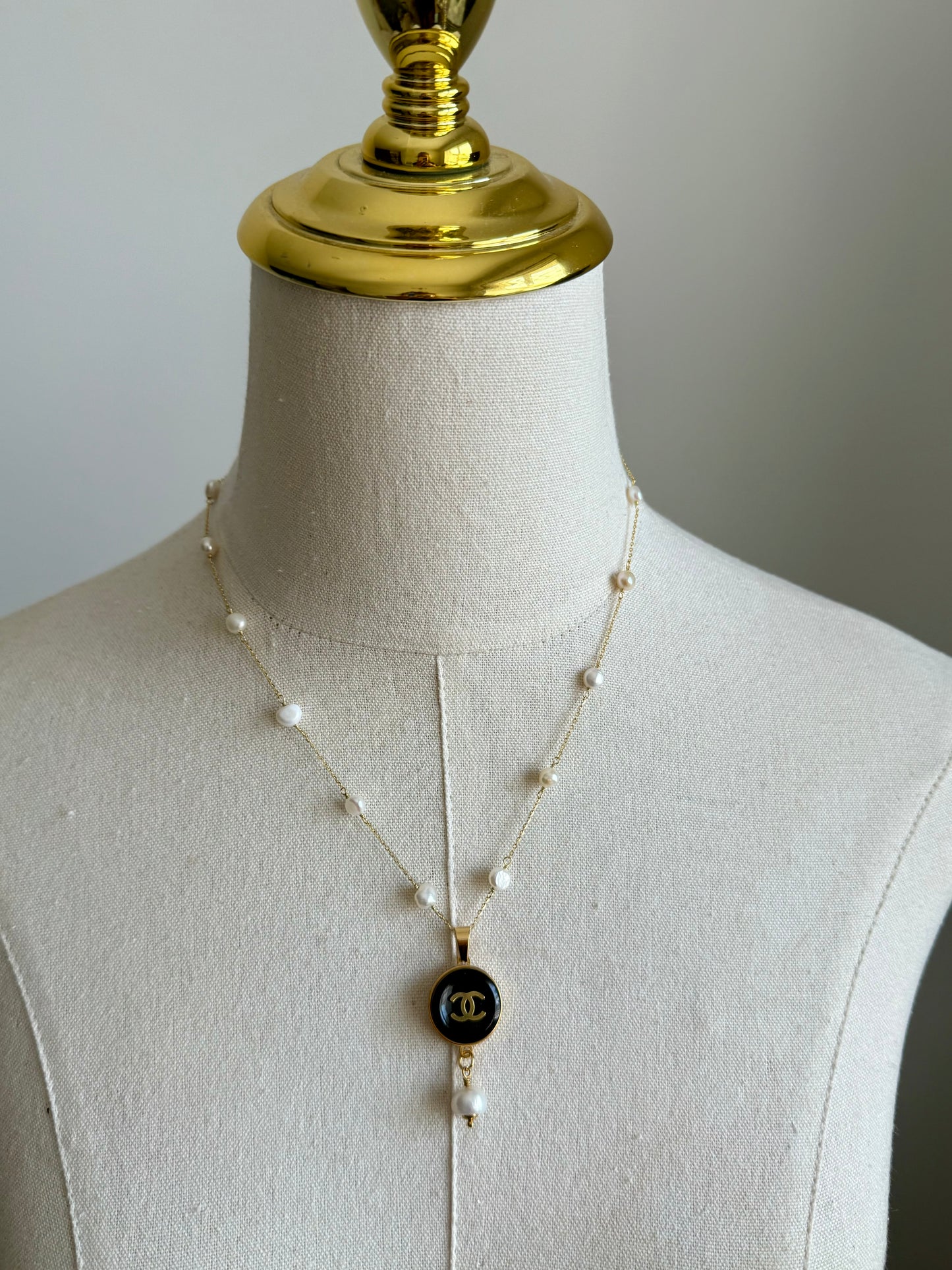 🖤 One of a kind delicate Rare Vintage Authentic Reworked button necklace
