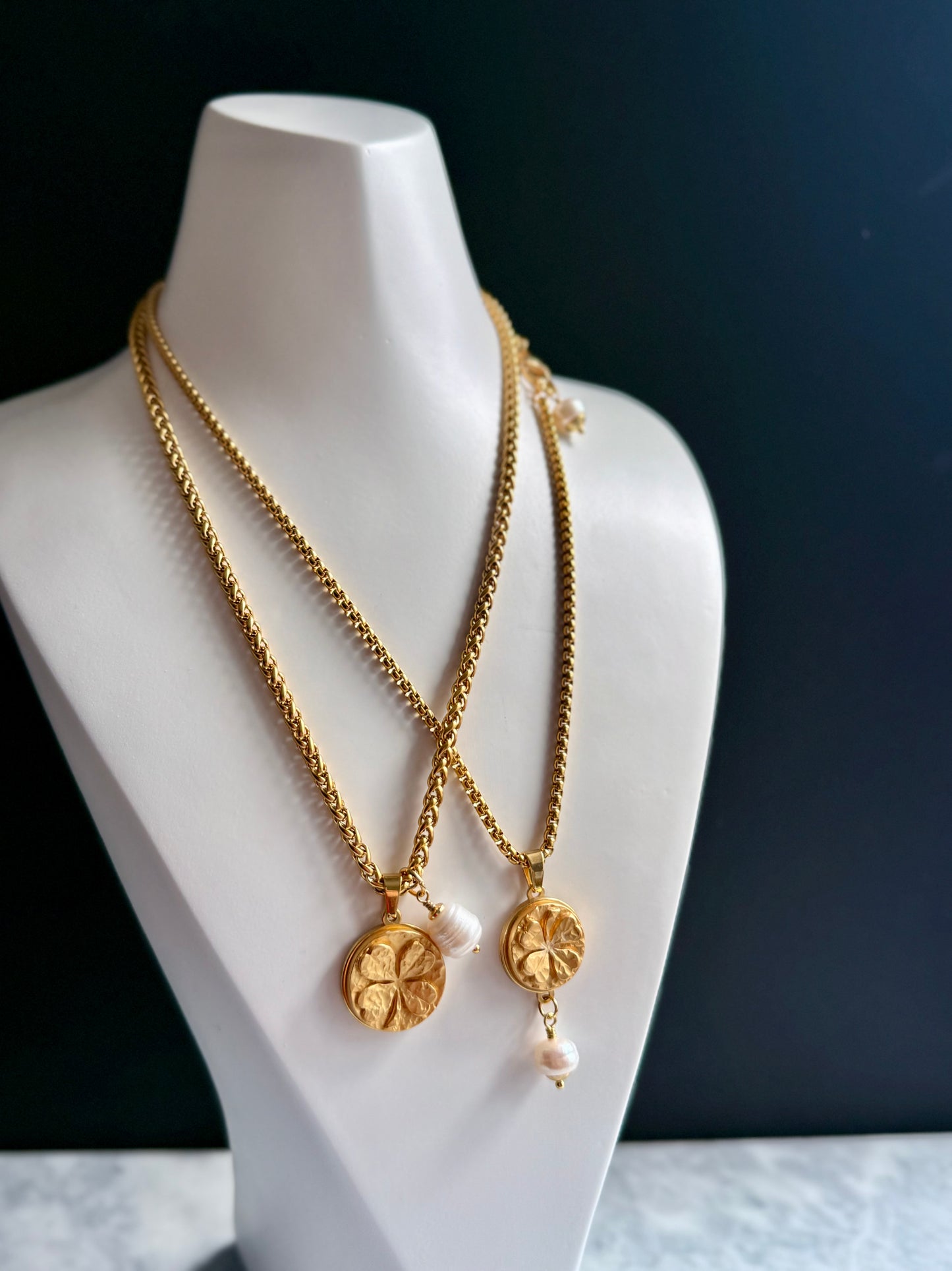 🍀 Rare gold enamel button necklace 2 out of 2 large size