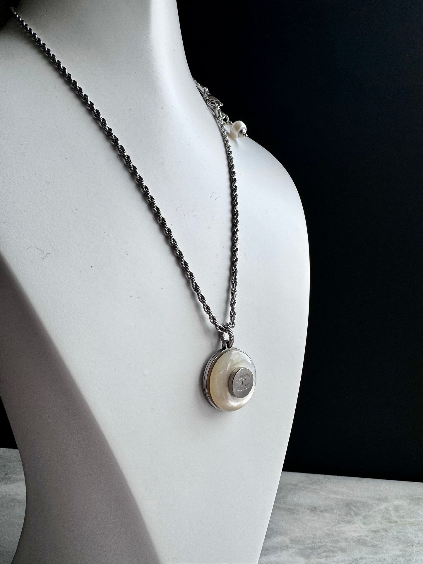 🤍 MOTHER OF PEARL One of a kind Authentic Reworked button necklace