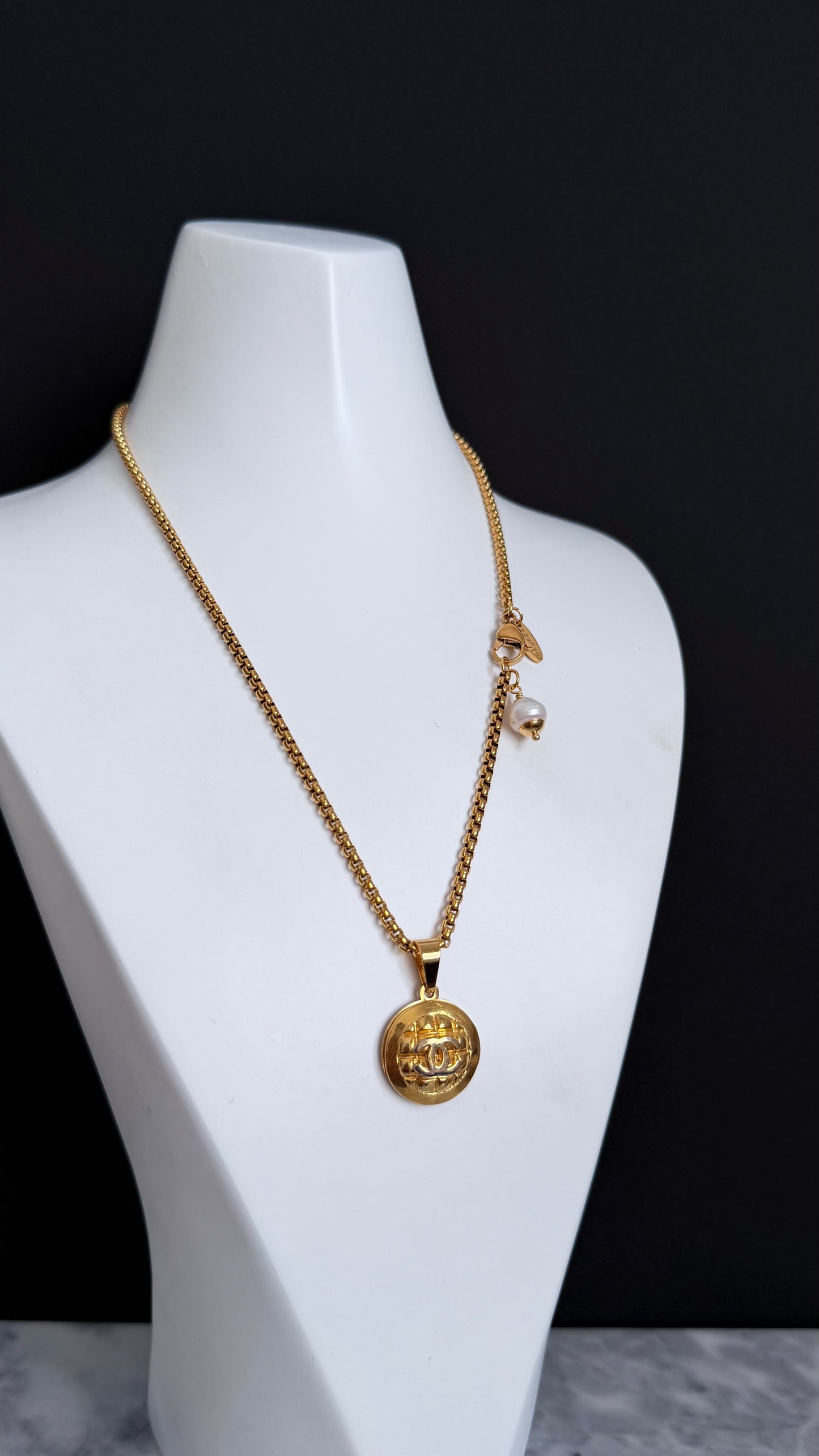 ✨Super rare Vintage Authentic reworked Gold button Necklace