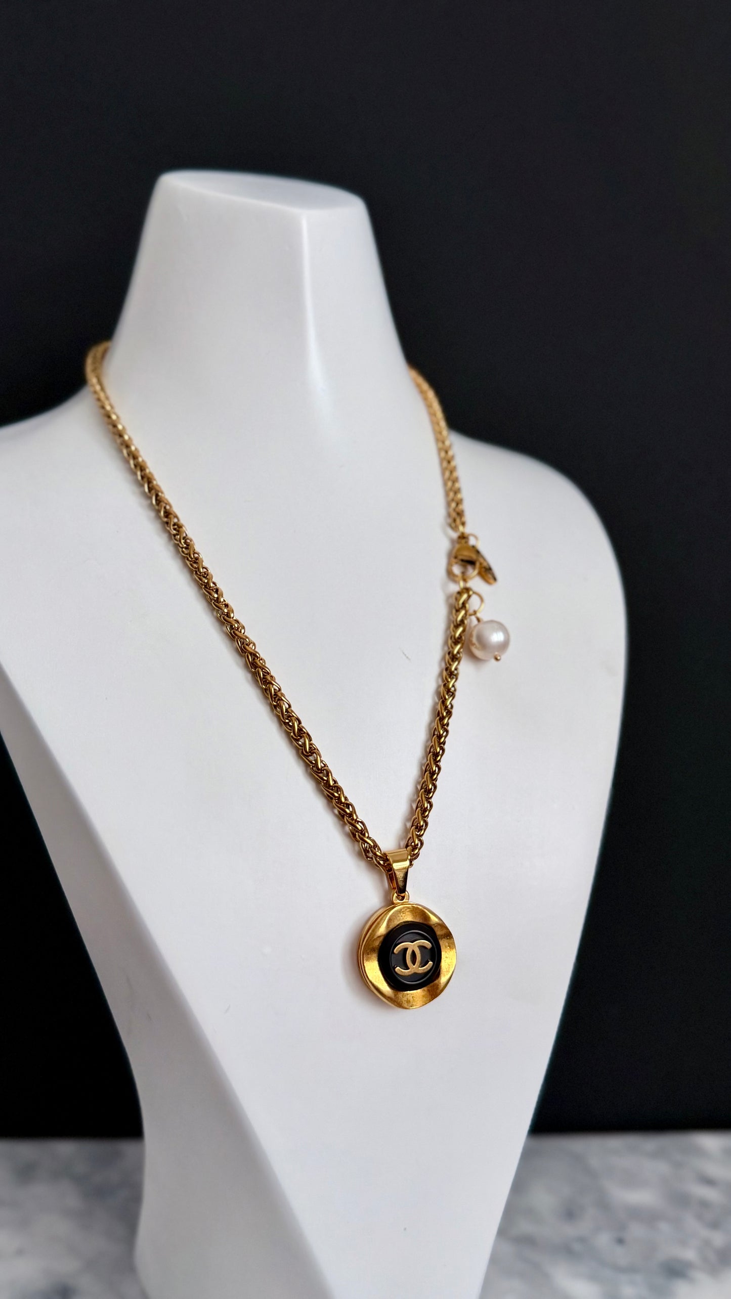 🖤 LARGE EXTREMELY RARE reworked button necklace