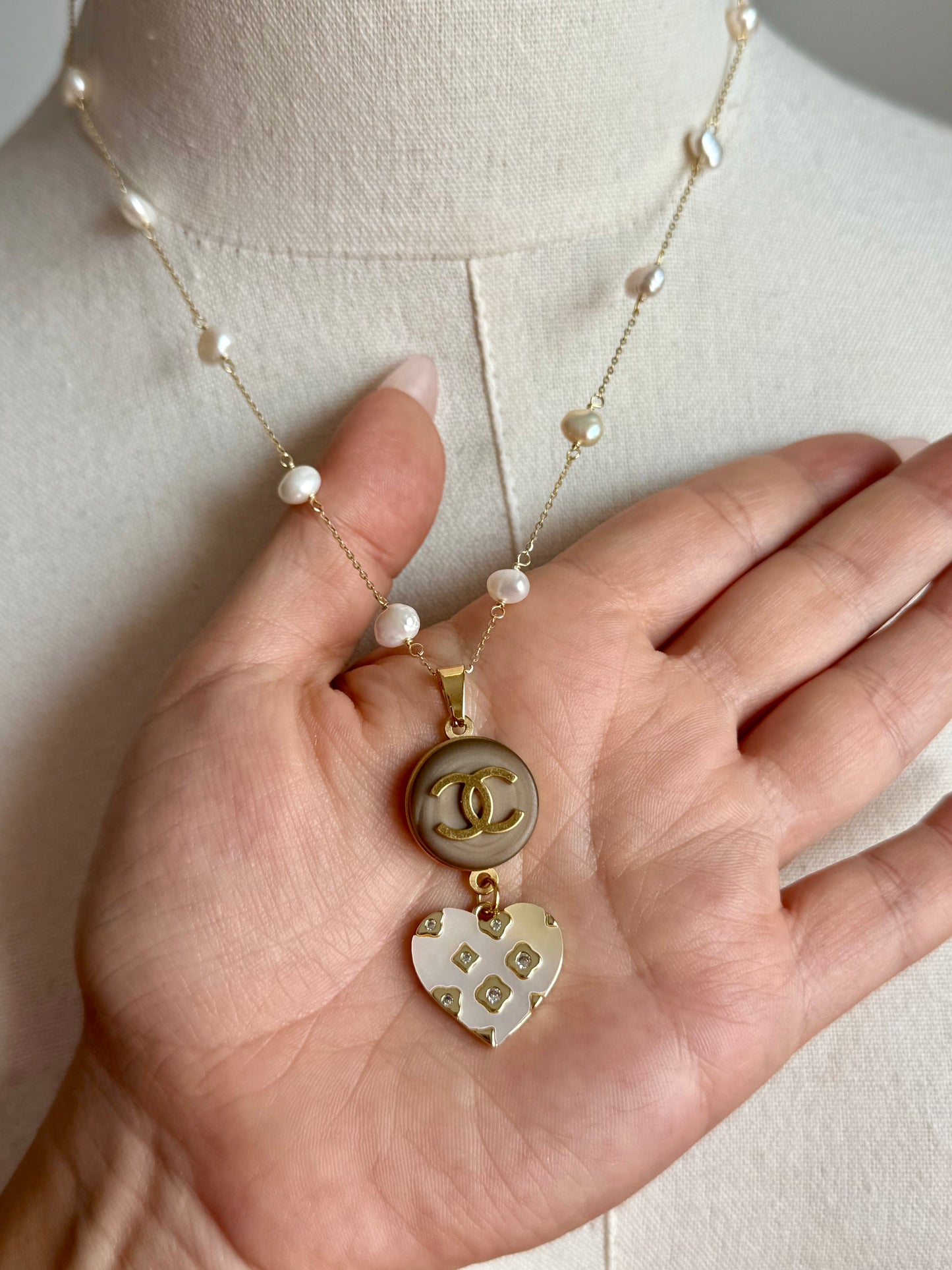 🤍 One of a kind delicate Authentic Reworked button necklace