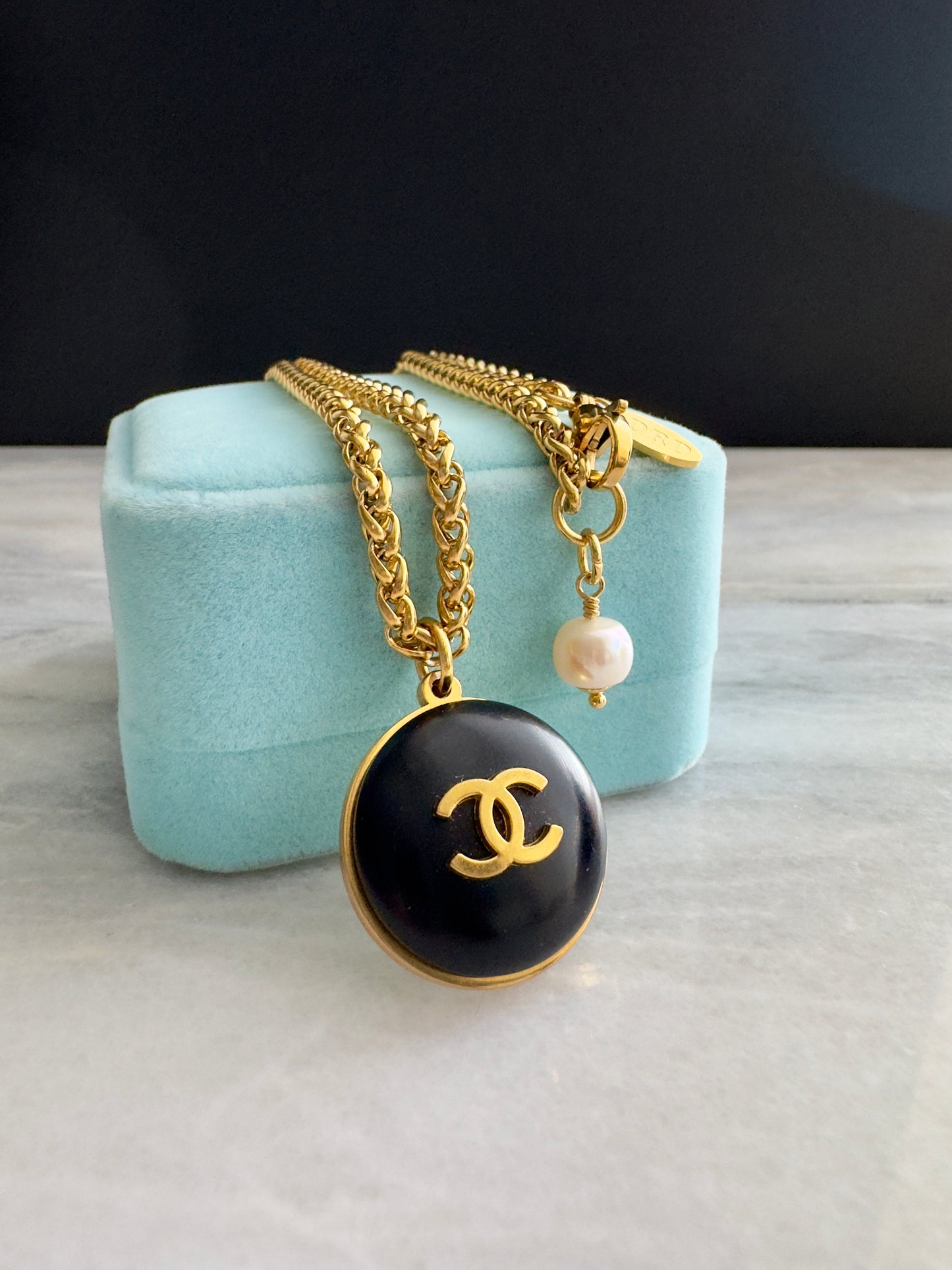 🖤 Large super rare reworked black button necklace