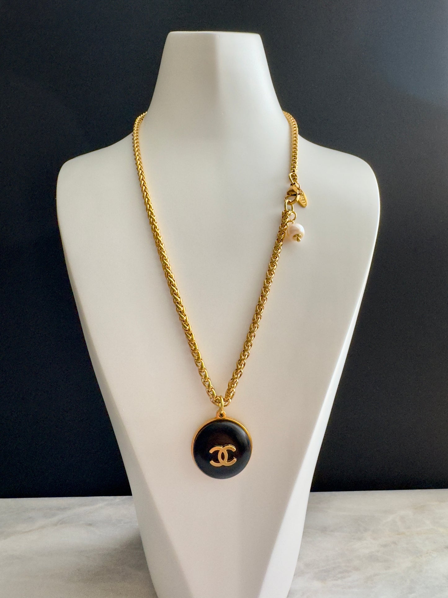 🖤 Large super rare reworked black button necklace