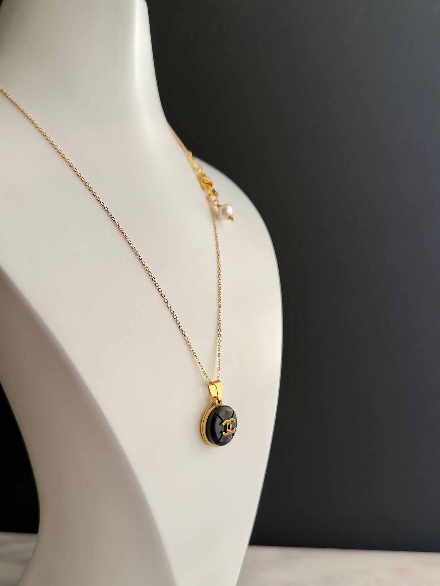 🖤 delicate small reworked black button necklace