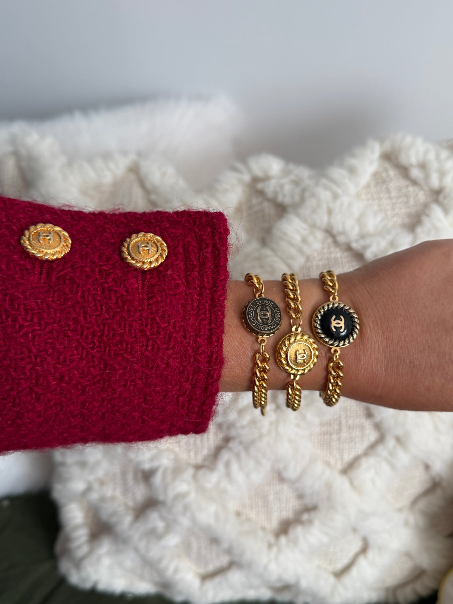 💛 Extremely rare Authentic Vintage Gold Reworked button bracelet