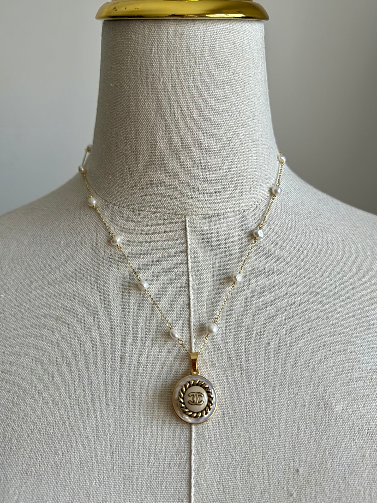 🤍 MOTHER OF PEARL One of a kind Authentic Reworked button necklace