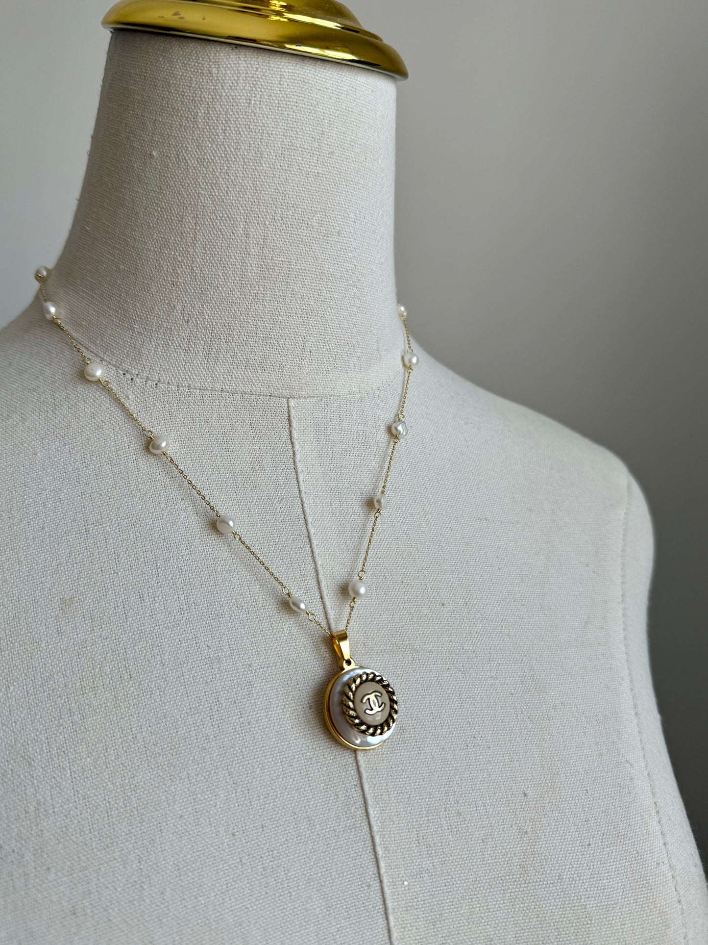 🤍 MOTHER OF PEARL One of a kind Authentic Reworked button necklace