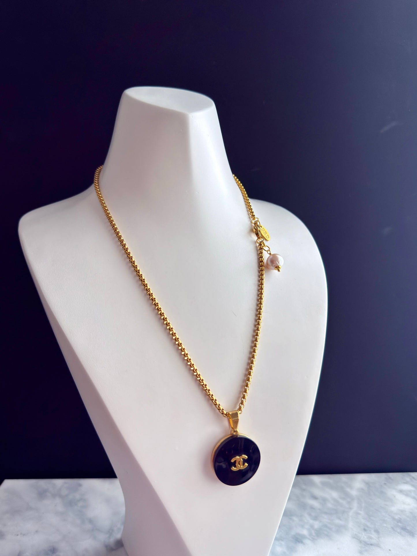 🖤 super rare reworked LARGE black button necklace