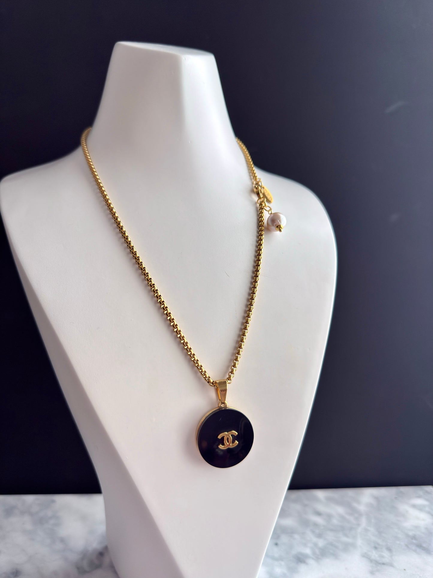 🖤 super rare reworked LARGE black button necklace