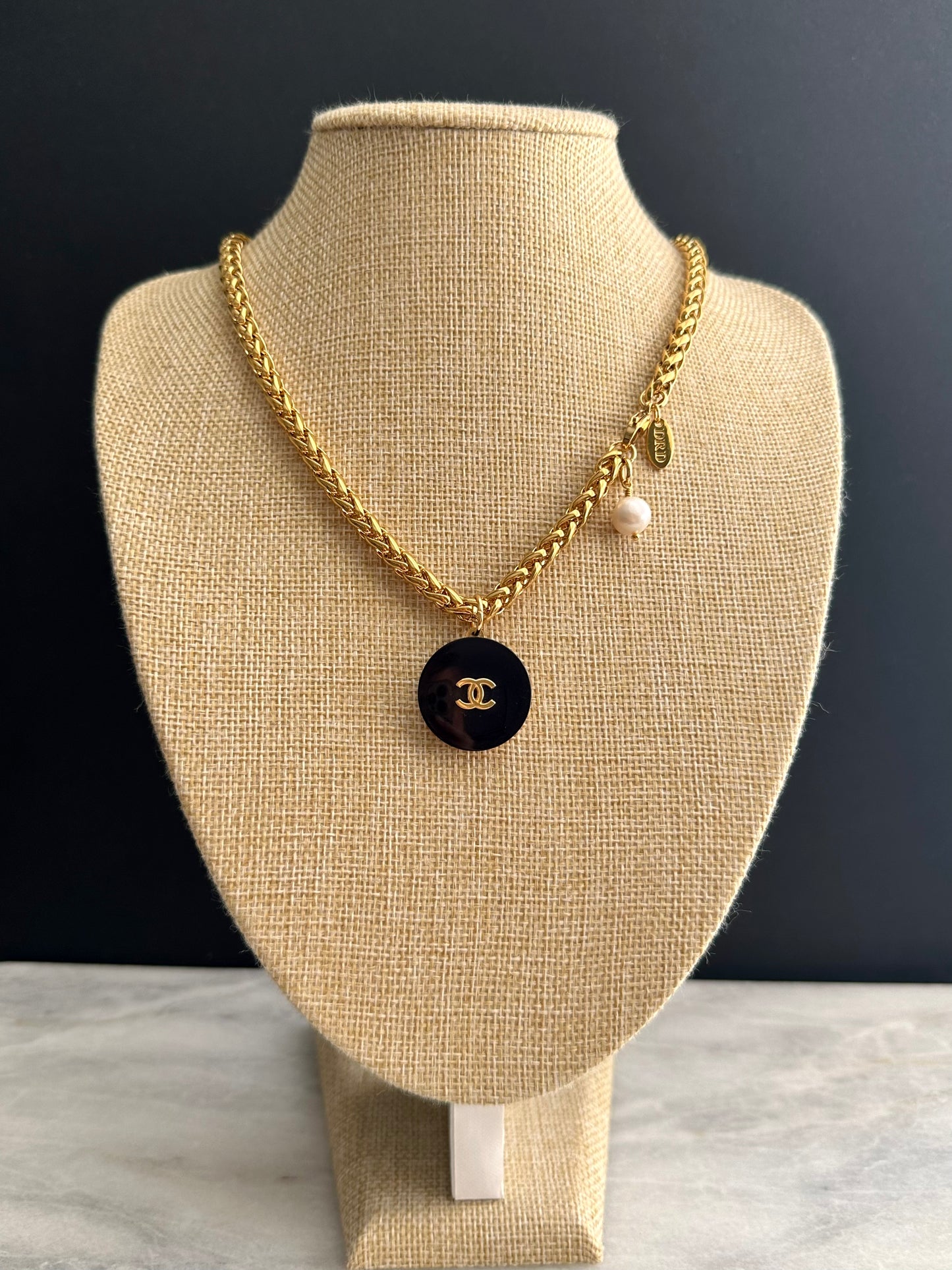 🖤 super rare reworked giant black button necklace
