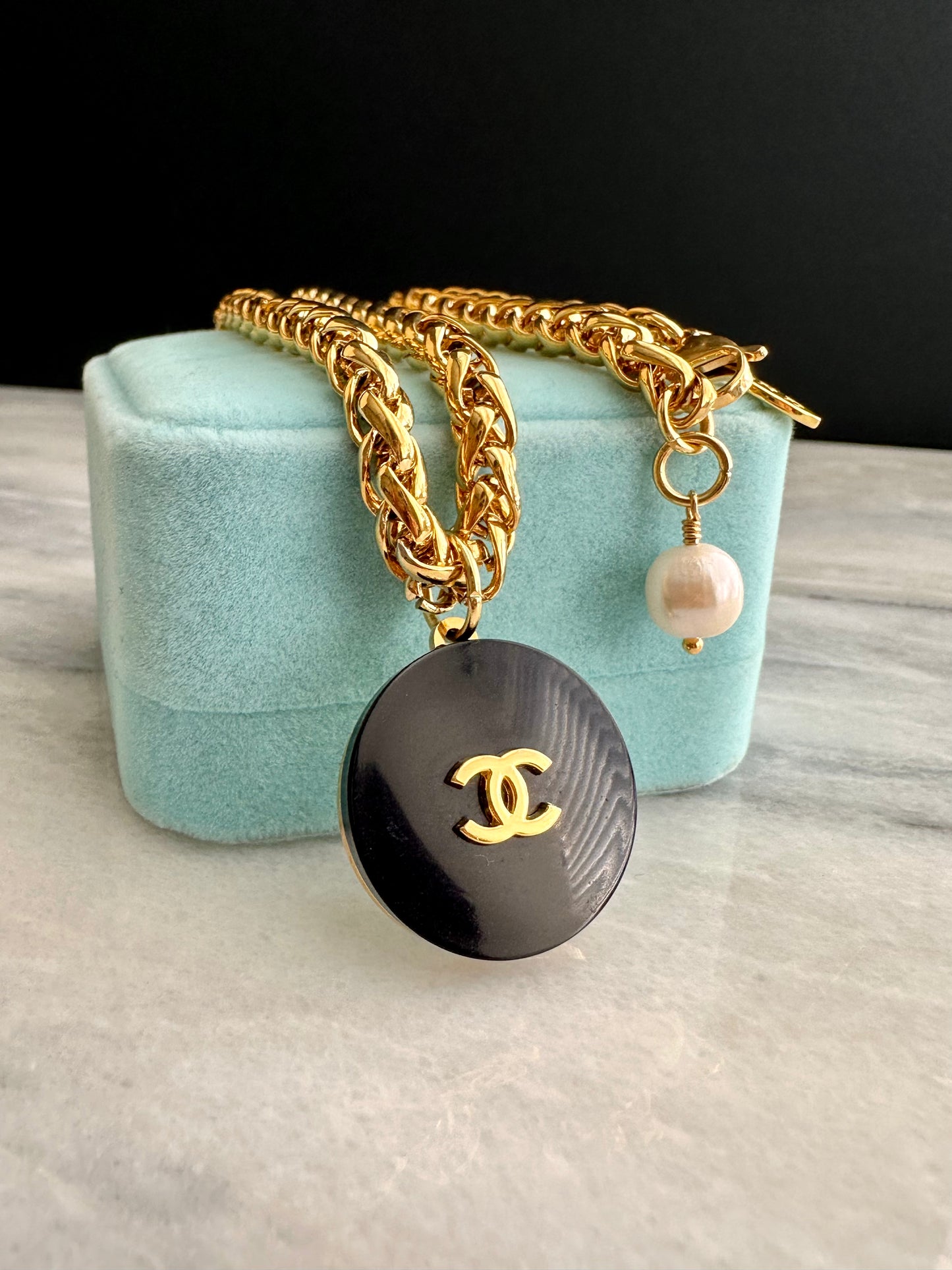 🖤 super rare reworked giant black button necklace