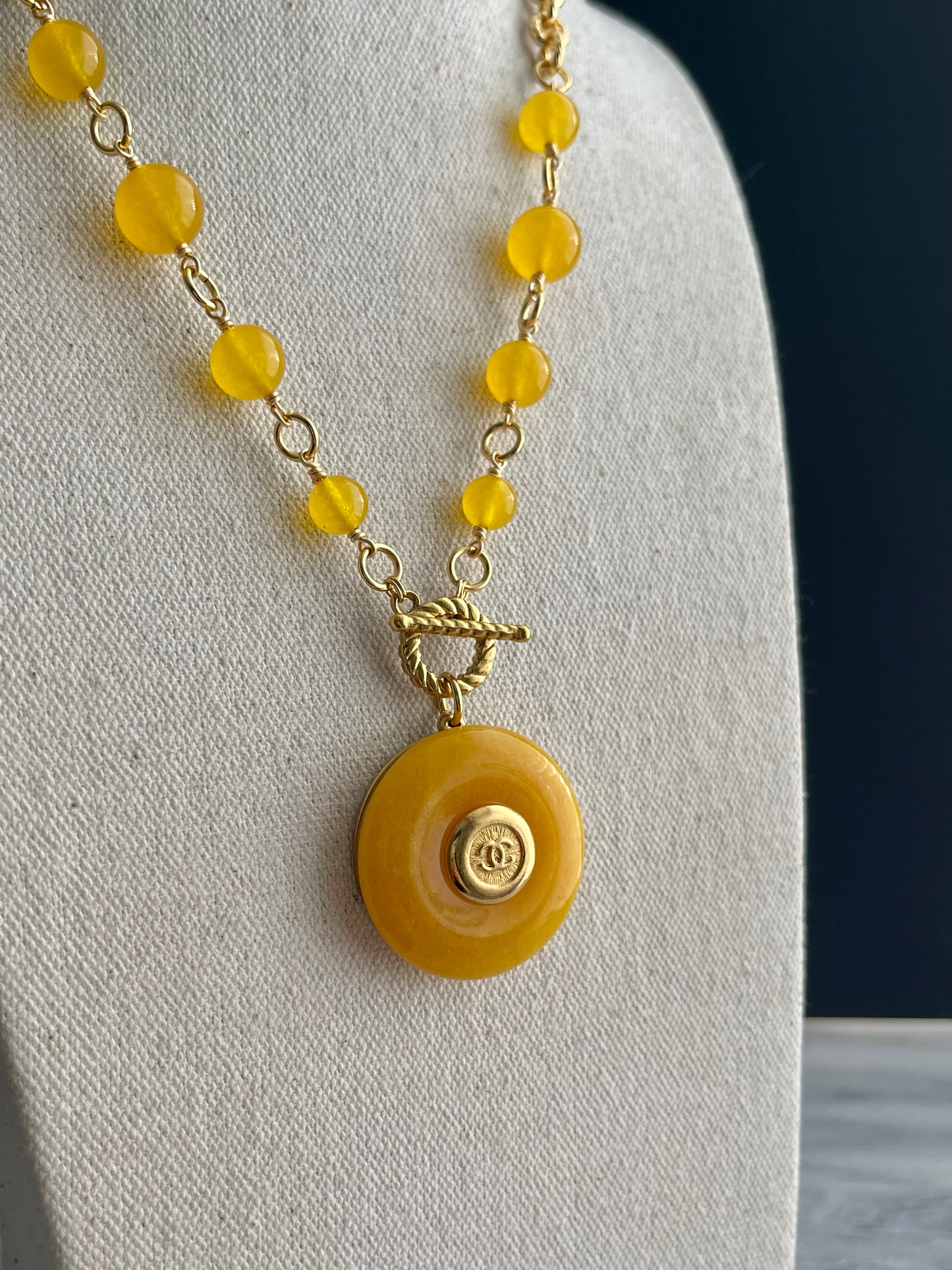 💛 Vintage reworked button and yellow stone necklace